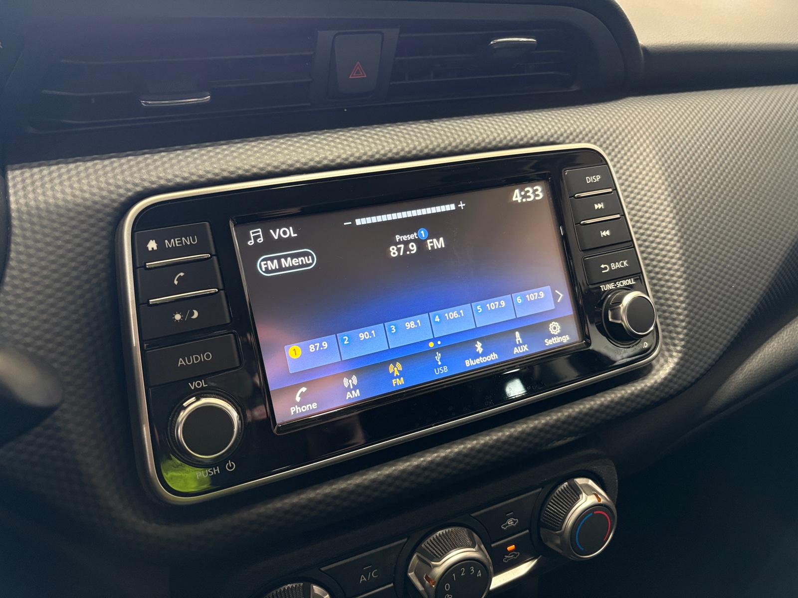 Thumbnail: 2023 Nissan Kicks - 4