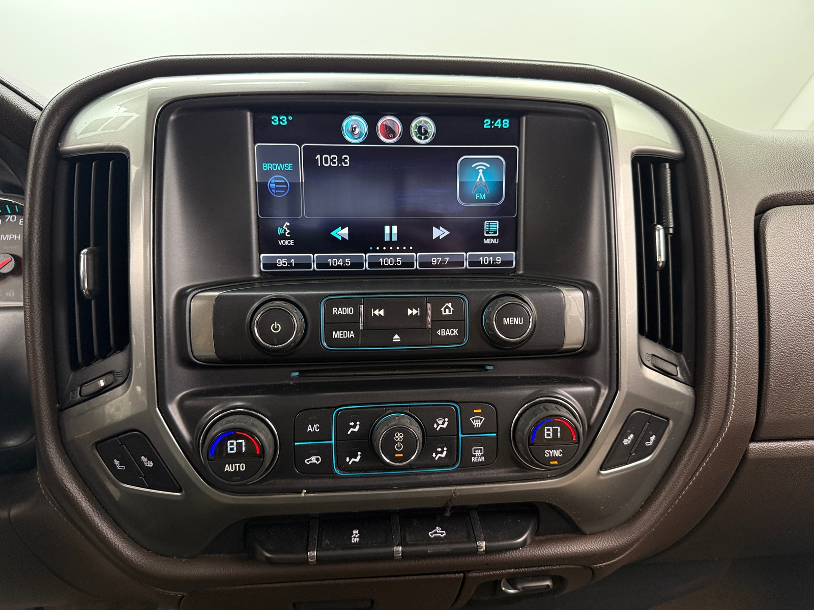 Thumbnail: 2015 Chevrolet Silverado 1500 - 3