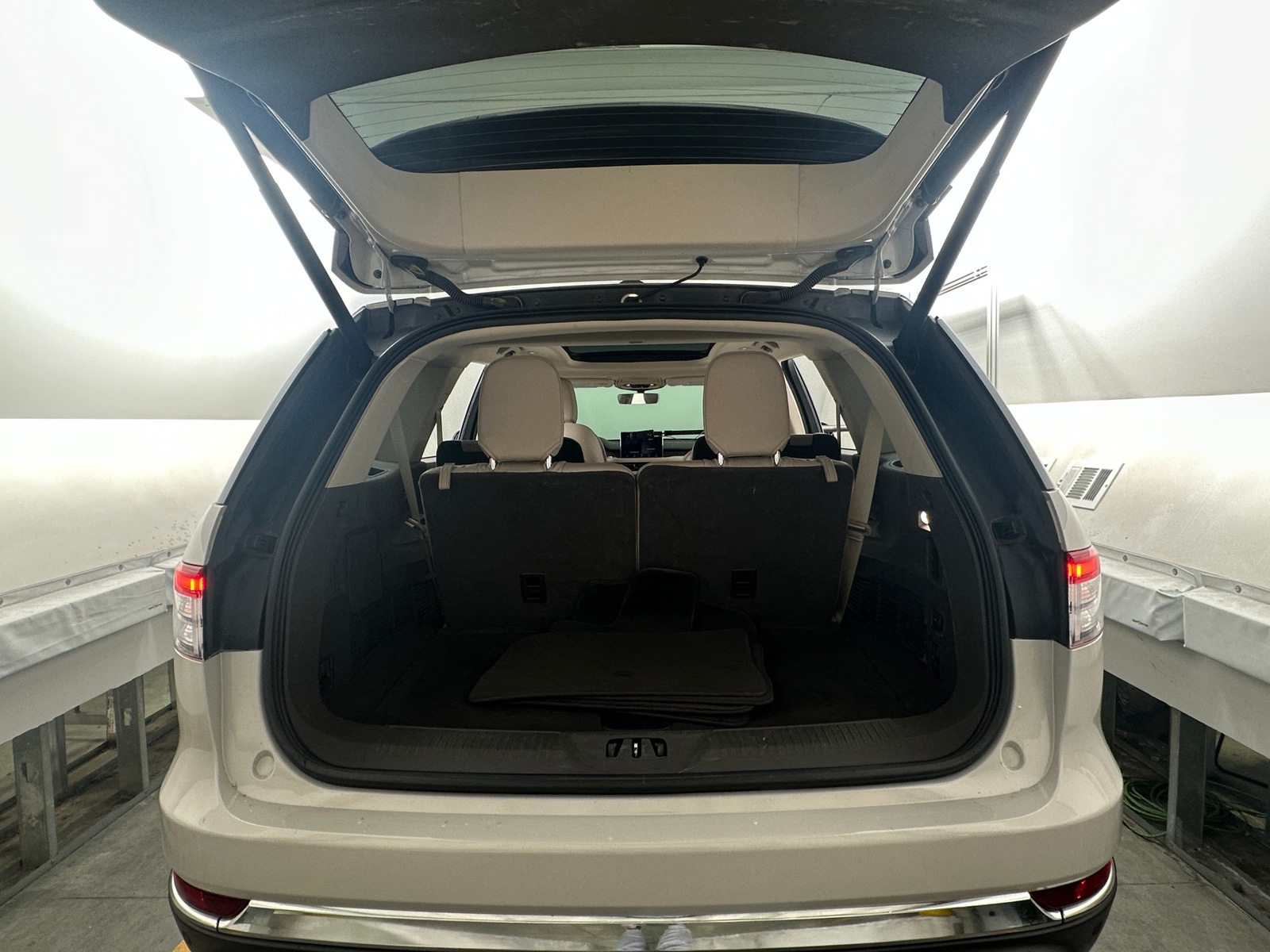 Thumbnail: 2023 Lincoln Aviator - 6