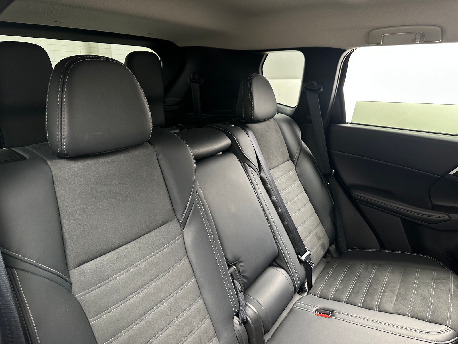 Thumbnail: 2024 Mitsubishi Outlander - 5