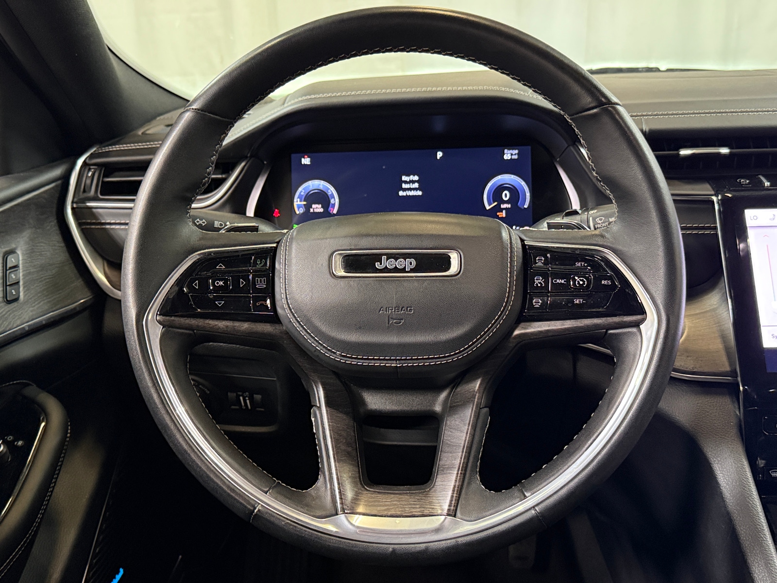 Thumbnail: 2022 Jeep Grand Cherokee L - 4