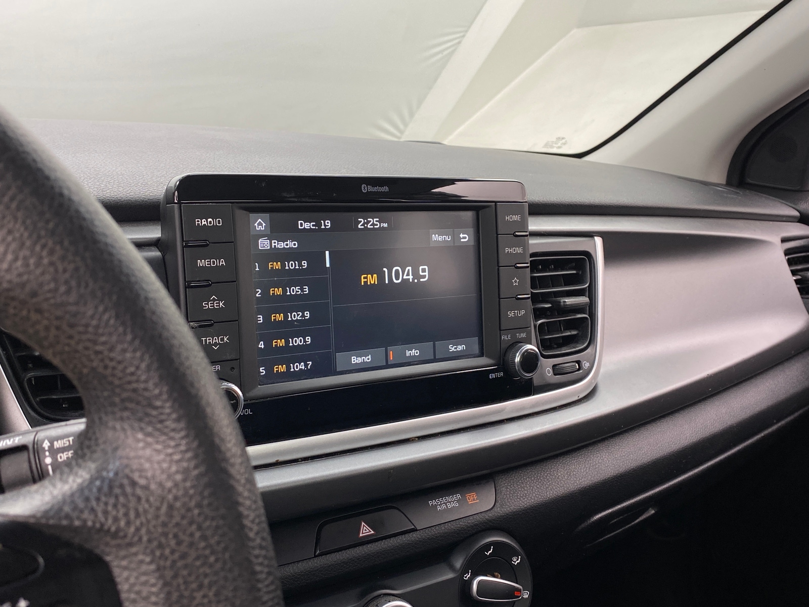 Thumbnail: 2019 Kia Rio - 4