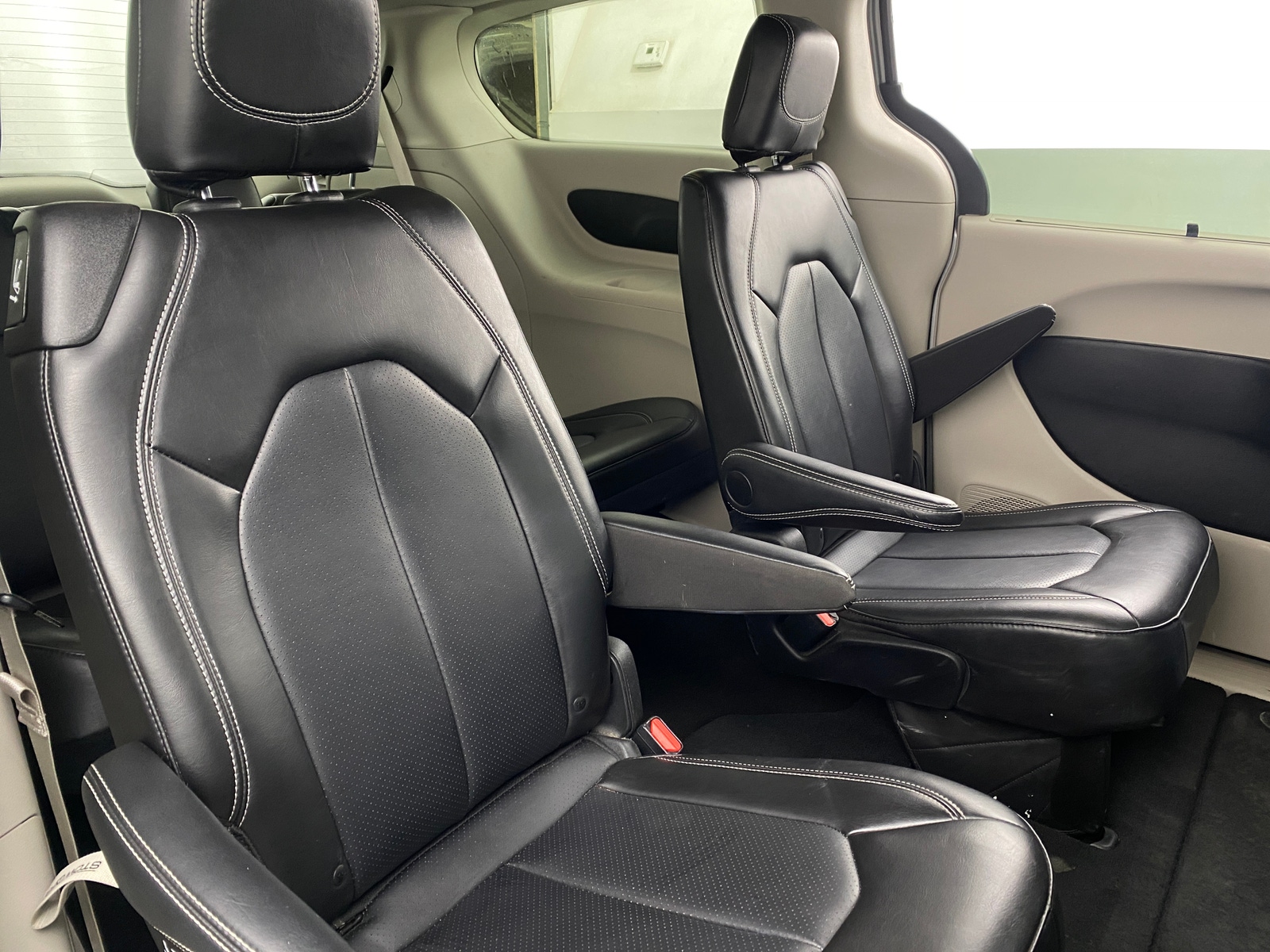 Thumbnail: 2024 Chrysler Pacifica - 5