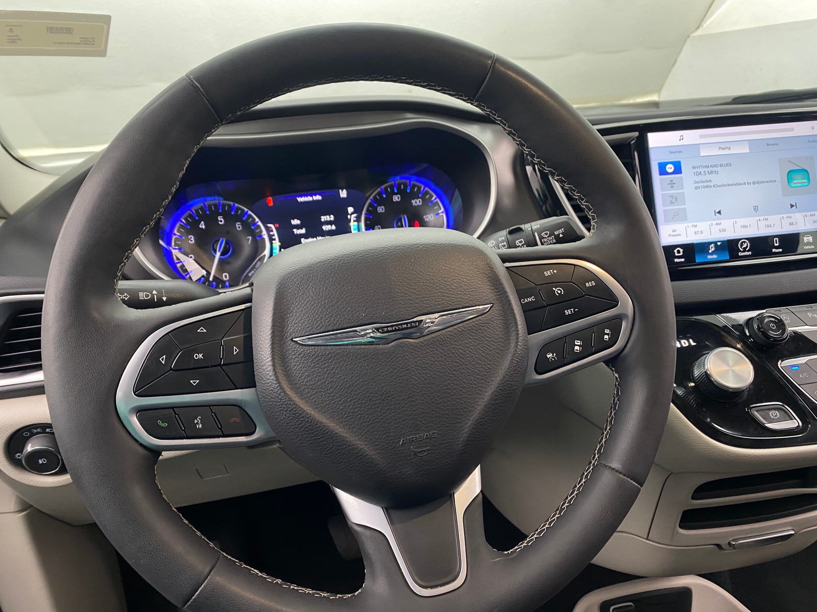 Thumbnail: 2024 Chrysler Pacifica - 4