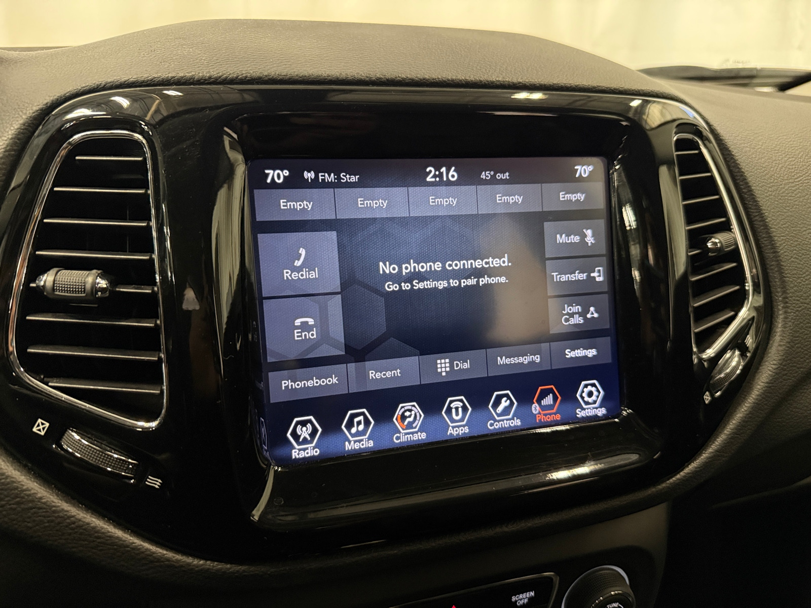 Thumbnail: 2018 Jeep Compass - 3