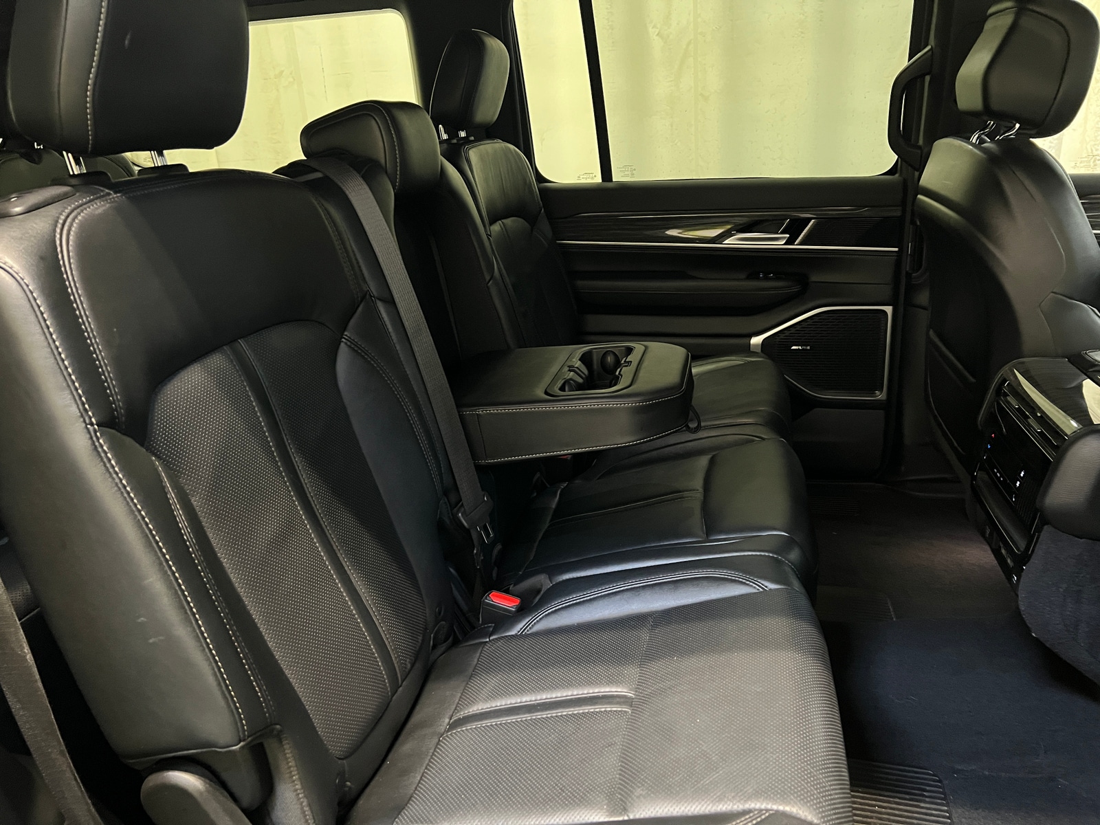 Thumbnail: 2022 Jeep Wagoneer - 5