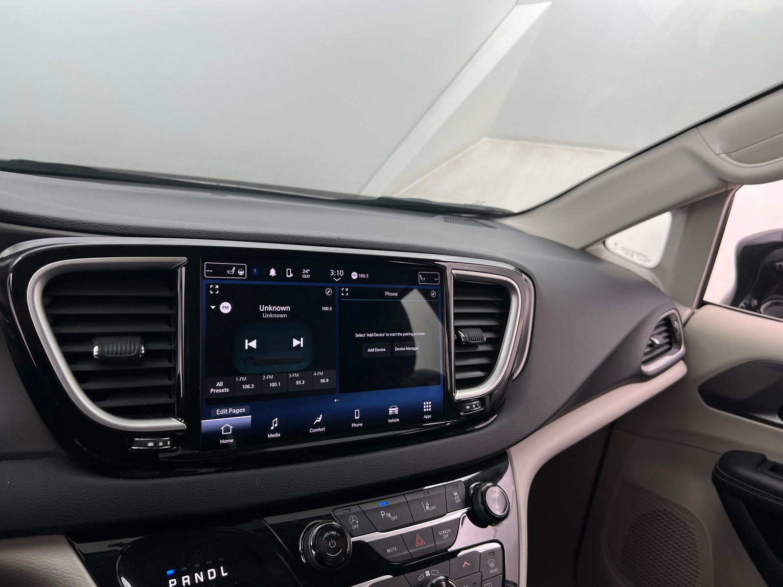 Thumbnail: 2024 Chrysler Pacifica - 3