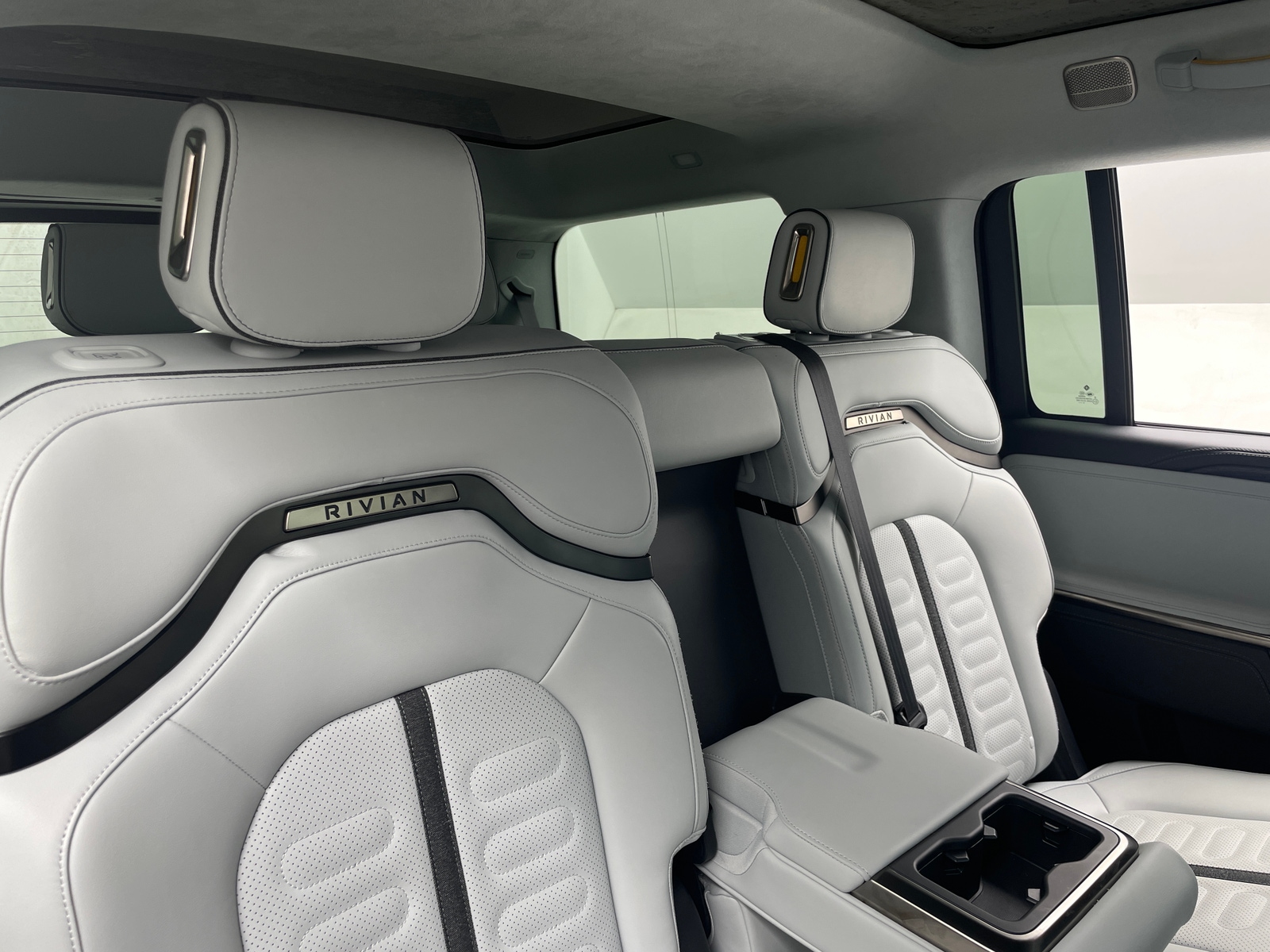 Thumbnail: 2024 Rivian R1S - 5