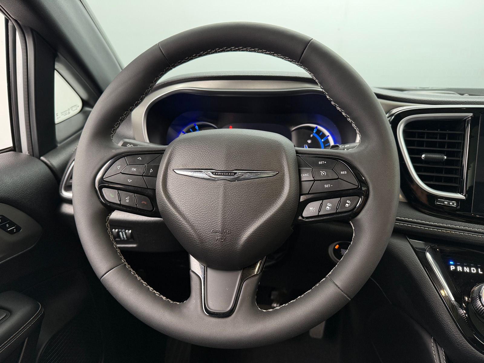 Thumbnail: 2024 Chrysler Pacifica - 4