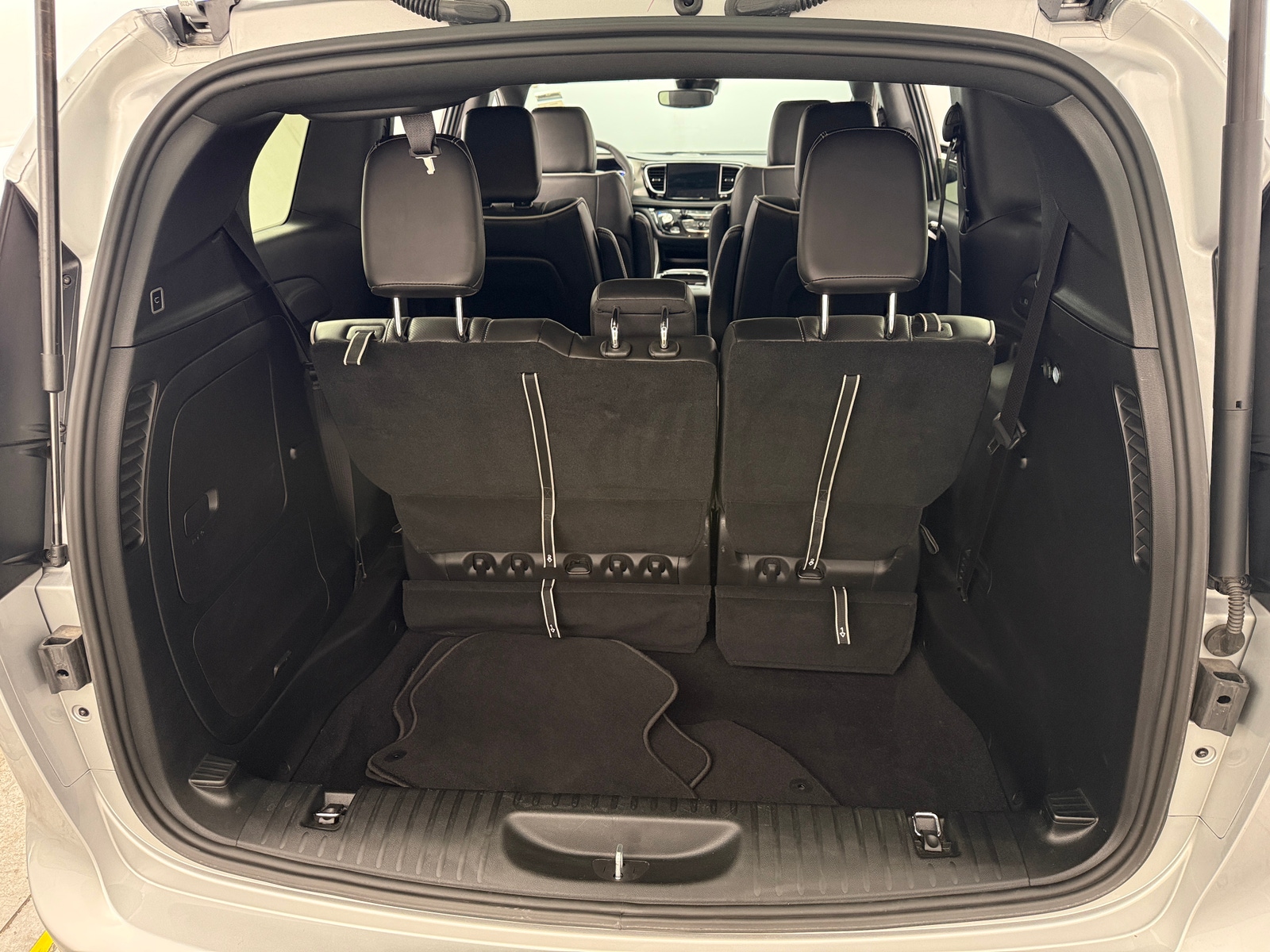 Thumbnail: 2024 Chrysler Pacifica - 6