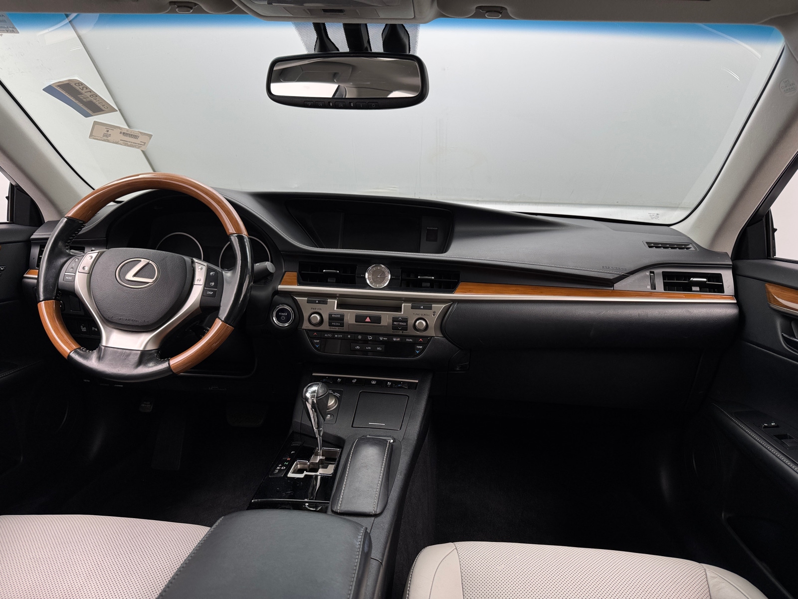Thumbnail: 2015 Lexus ES - 2