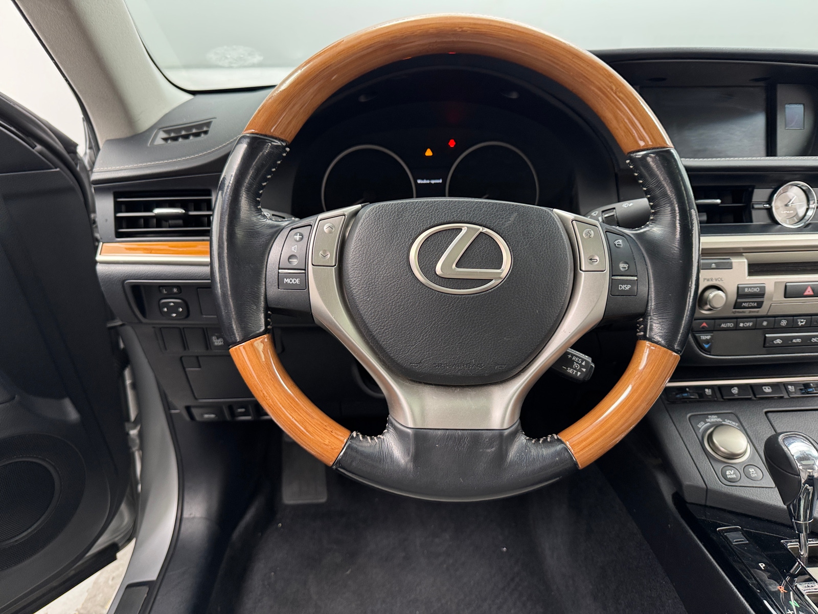 Thumbnail: 2015 Lexus ES - 4