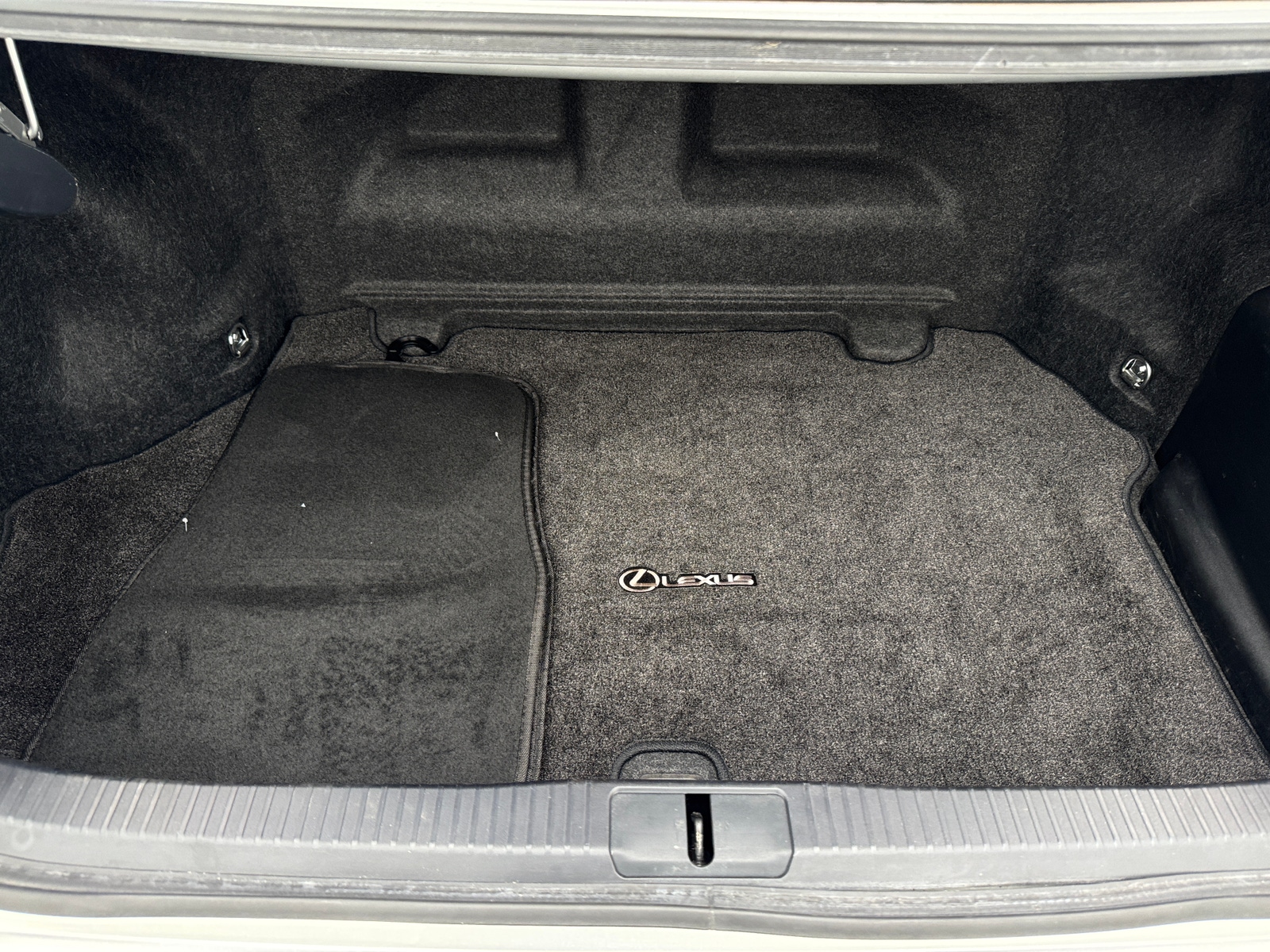 Thumbnail: 2015 Lexus ES - 6