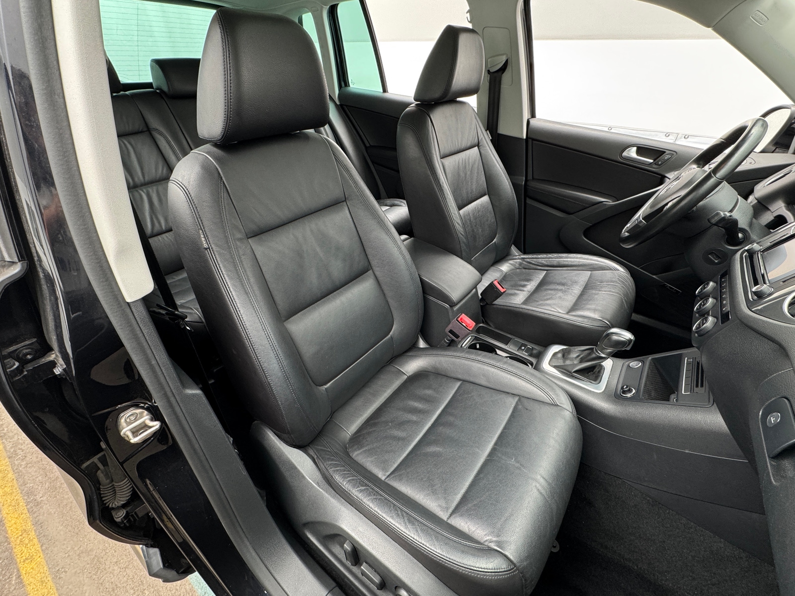 Thumbnail: 2017 Volkswagen Tiguan - 2