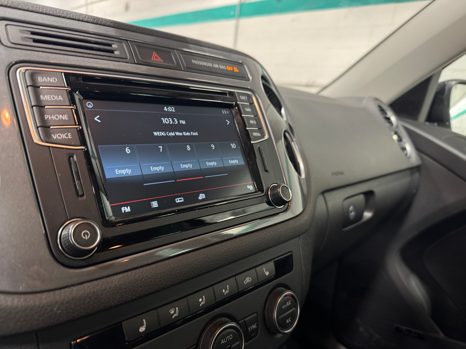 Thumbnail: 2017 Volkswagen Tiguan - 4