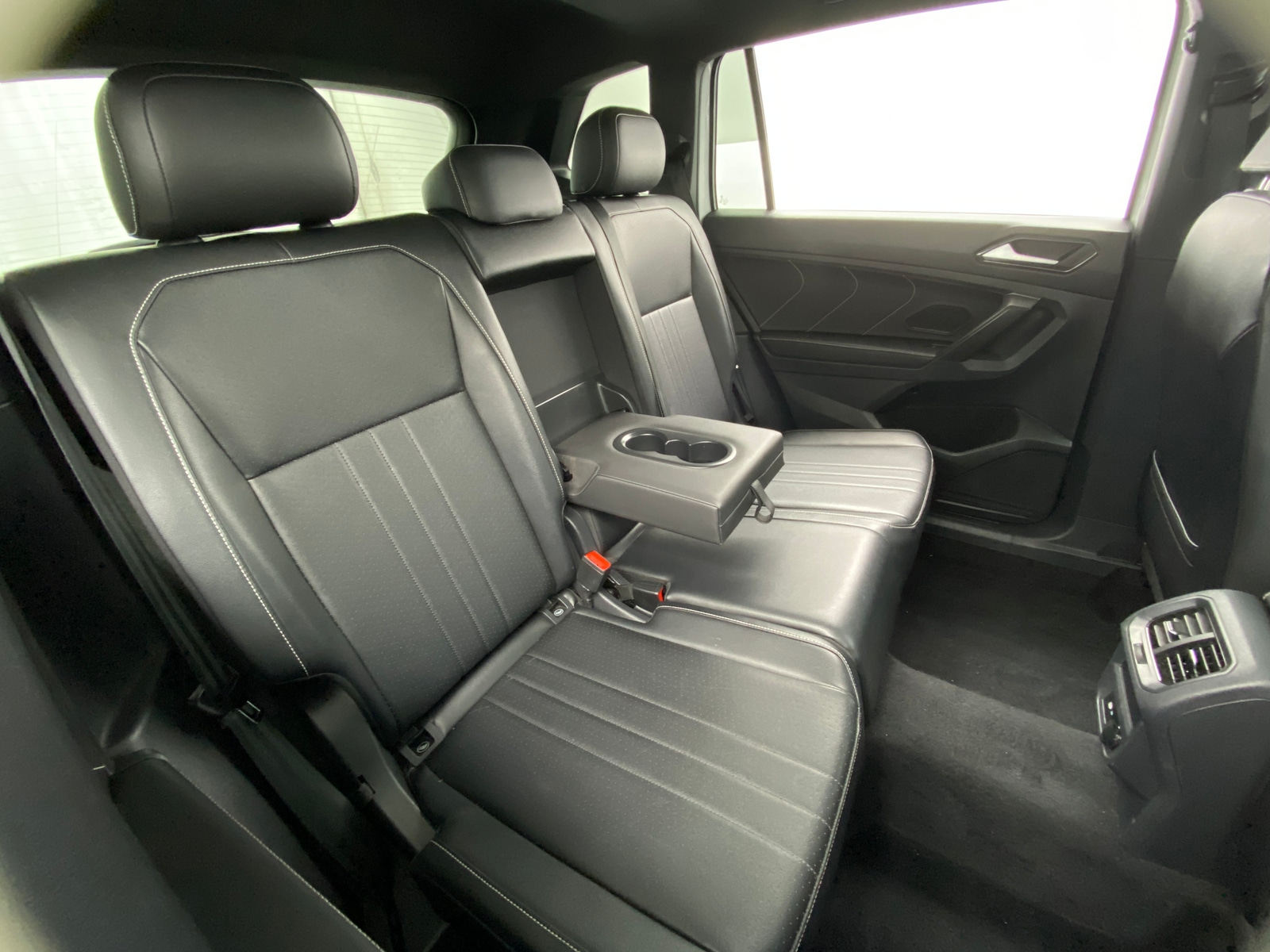 Thumbnail: 2022 Volkswagen Tiguan - 5