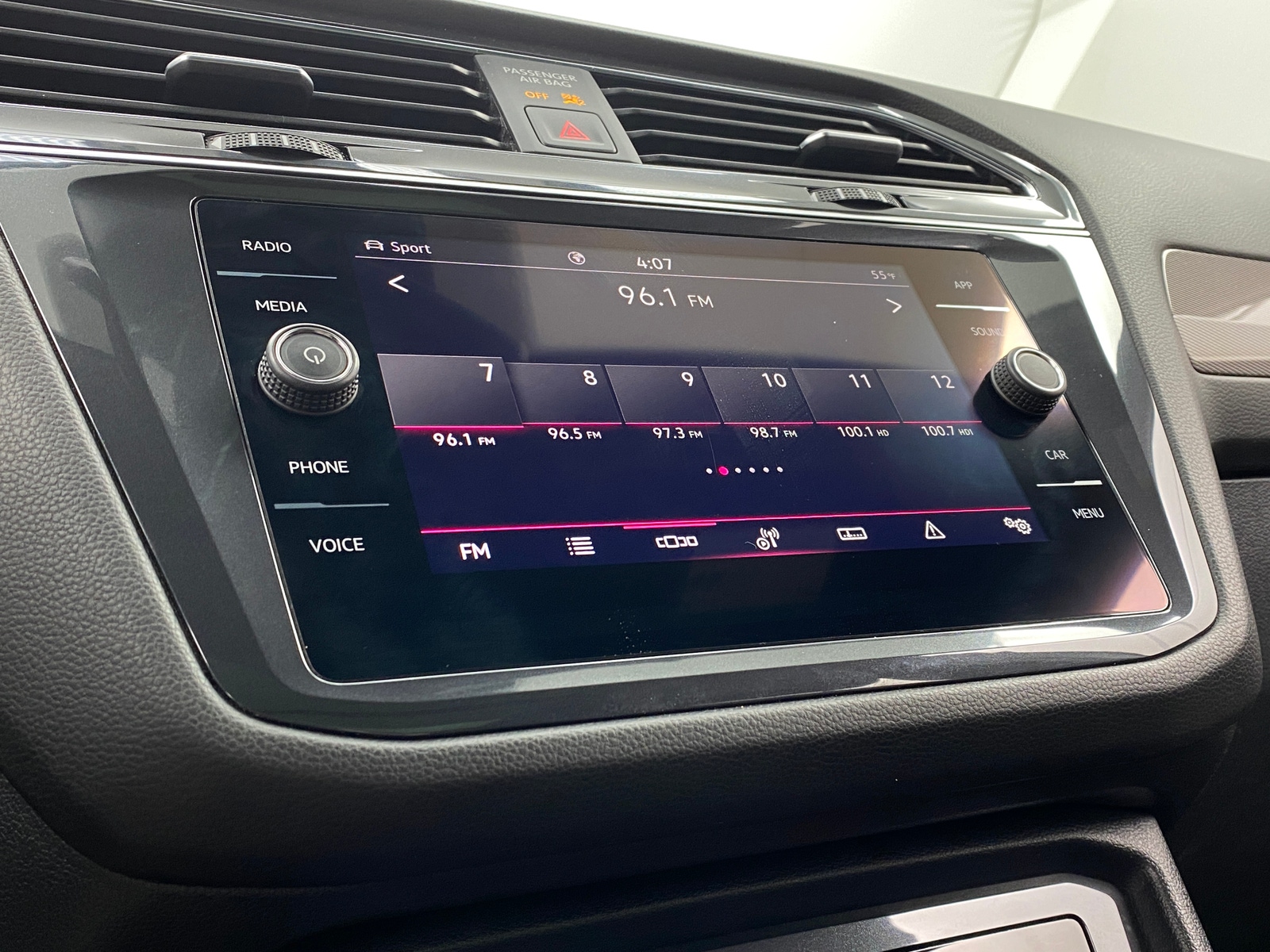 Thumbnail: 2022 Volkswagen Tiguan - 3