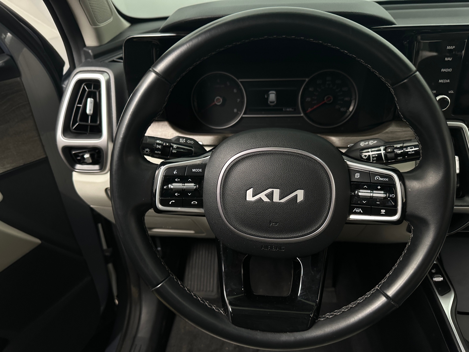 Thumbnail: 2022 Kia Sorento - 4