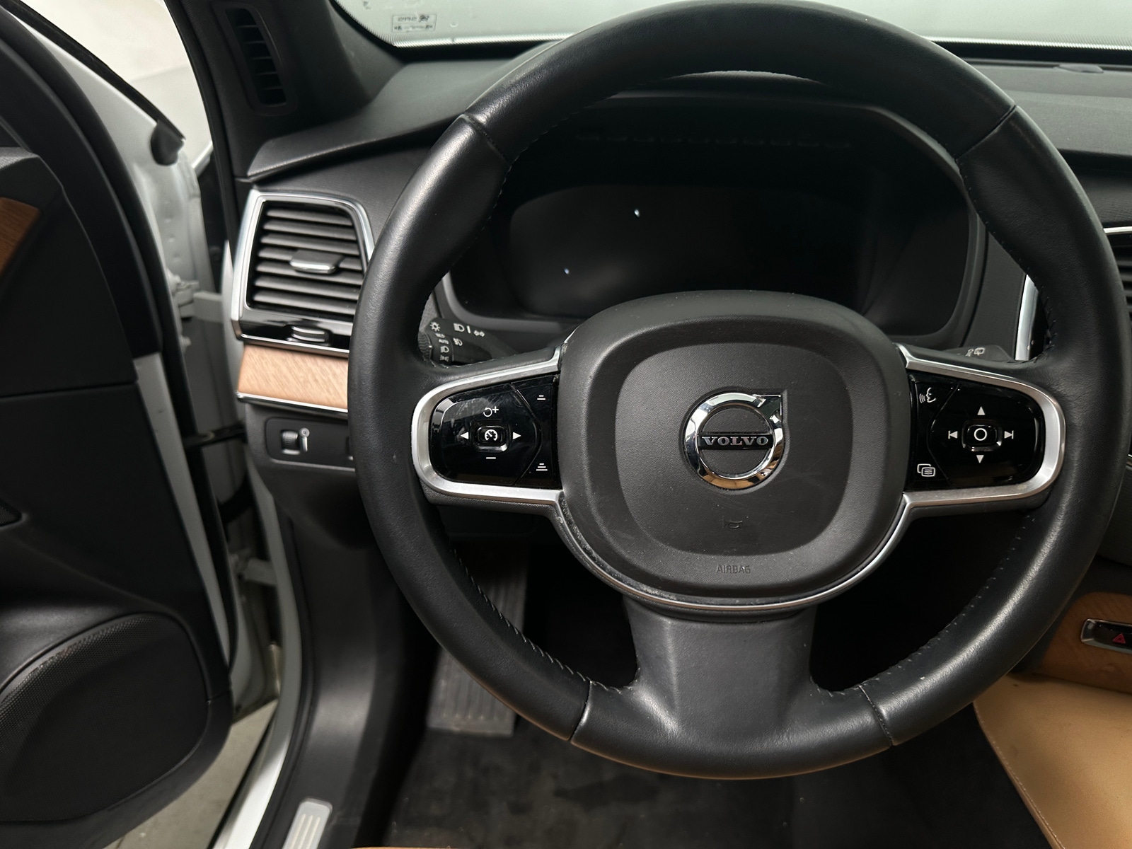 Thumbnail: 2018 Volvo XC90 - 4