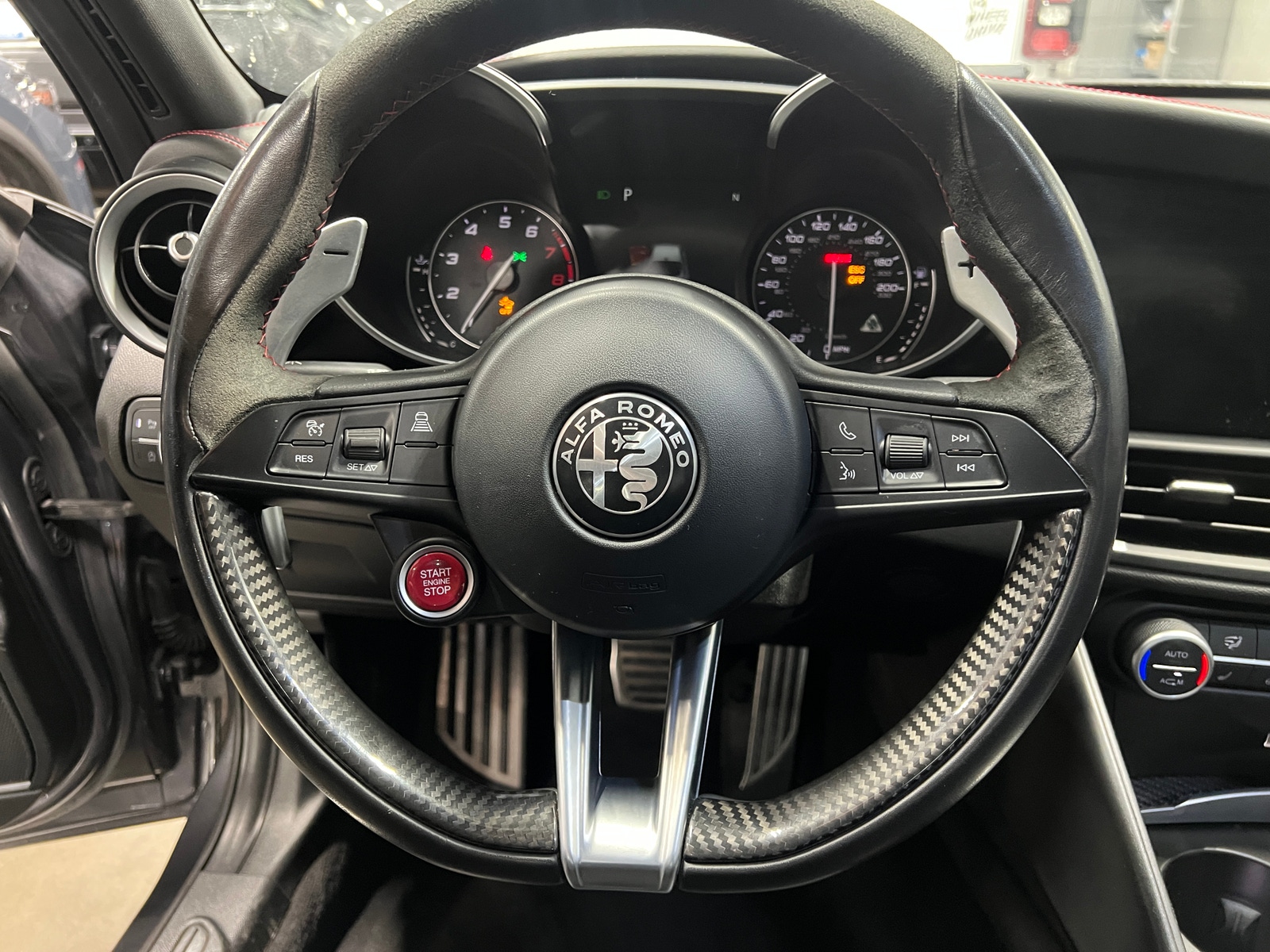 Thumbnail: 2017 Alfa Romeo Giulia - 4