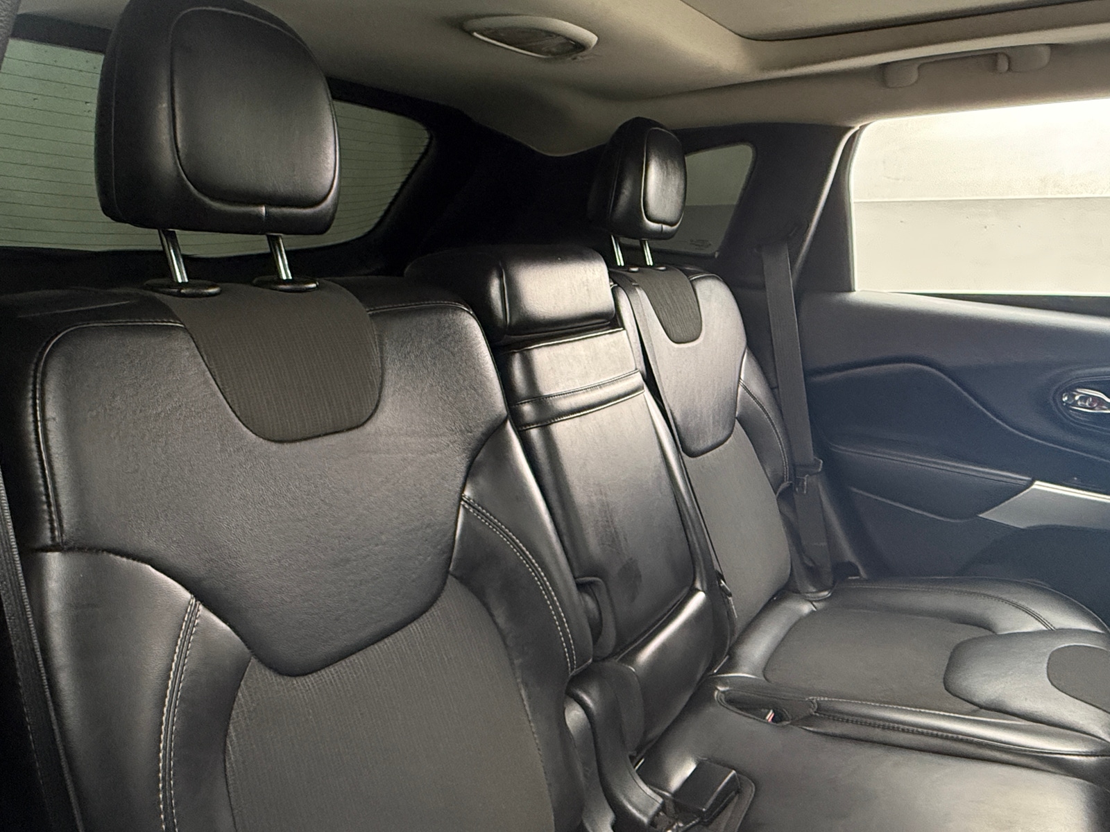 Thumbnail: 2018 Jeep Cherokee - 6