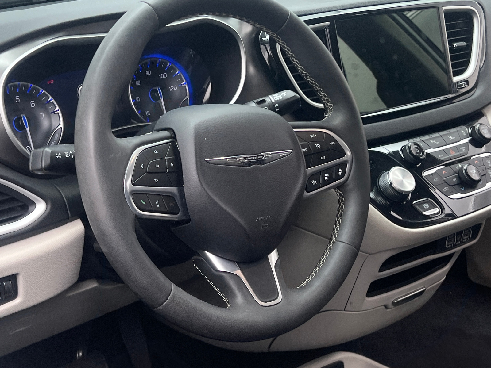 Thumbnail: 2024 Chrysler Pacifica - 4