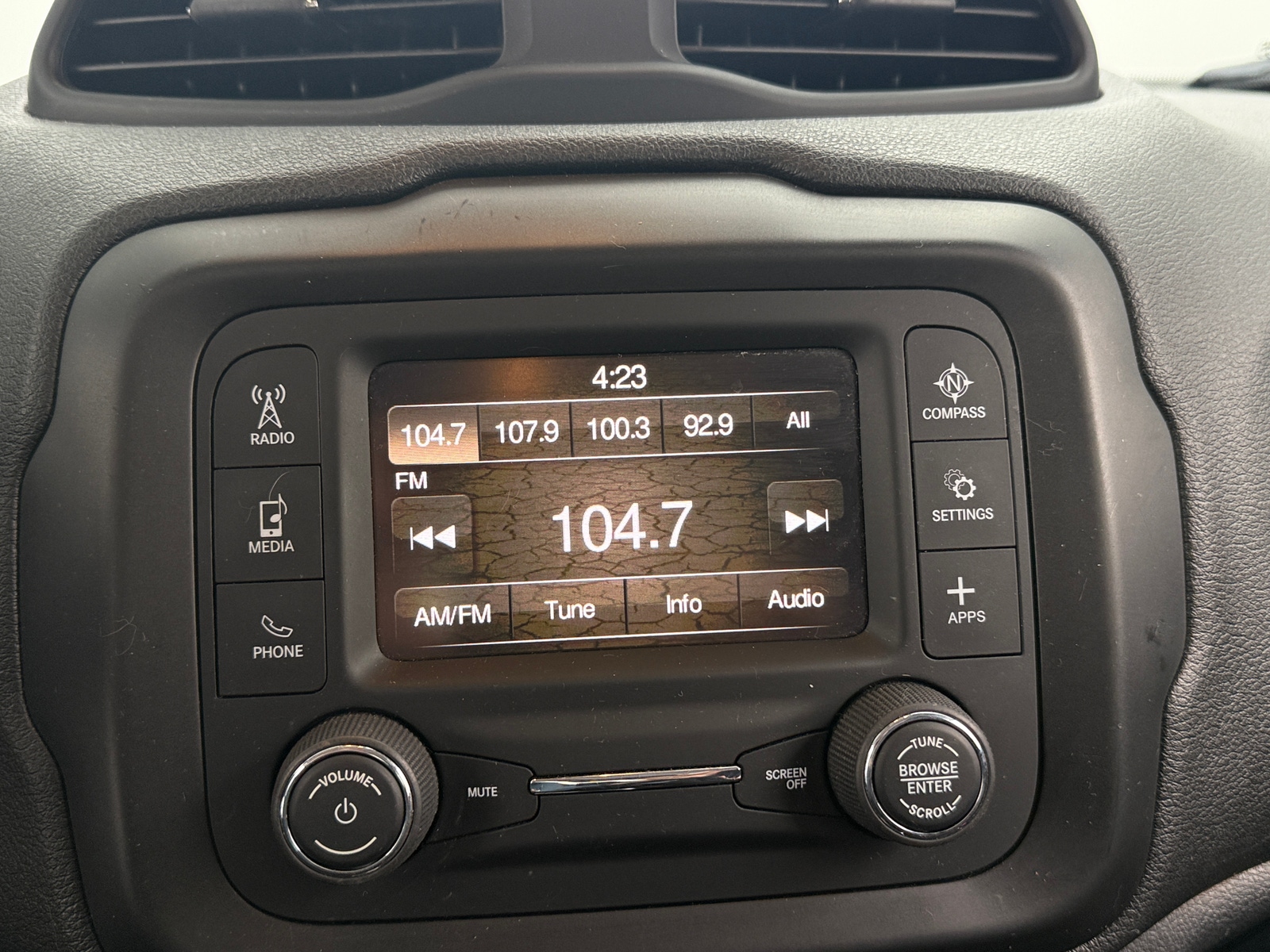 Thumbnail: 2019 Jeep Renegade - 4