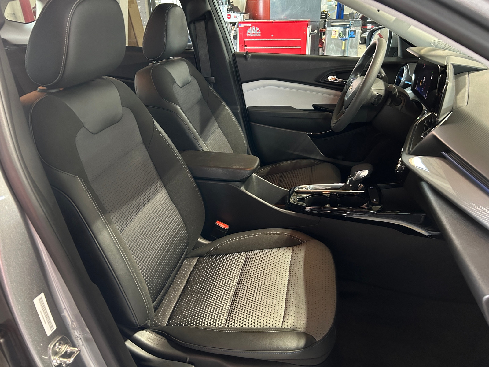 Thumbnail: 2025 Chevrolet Trax - 2