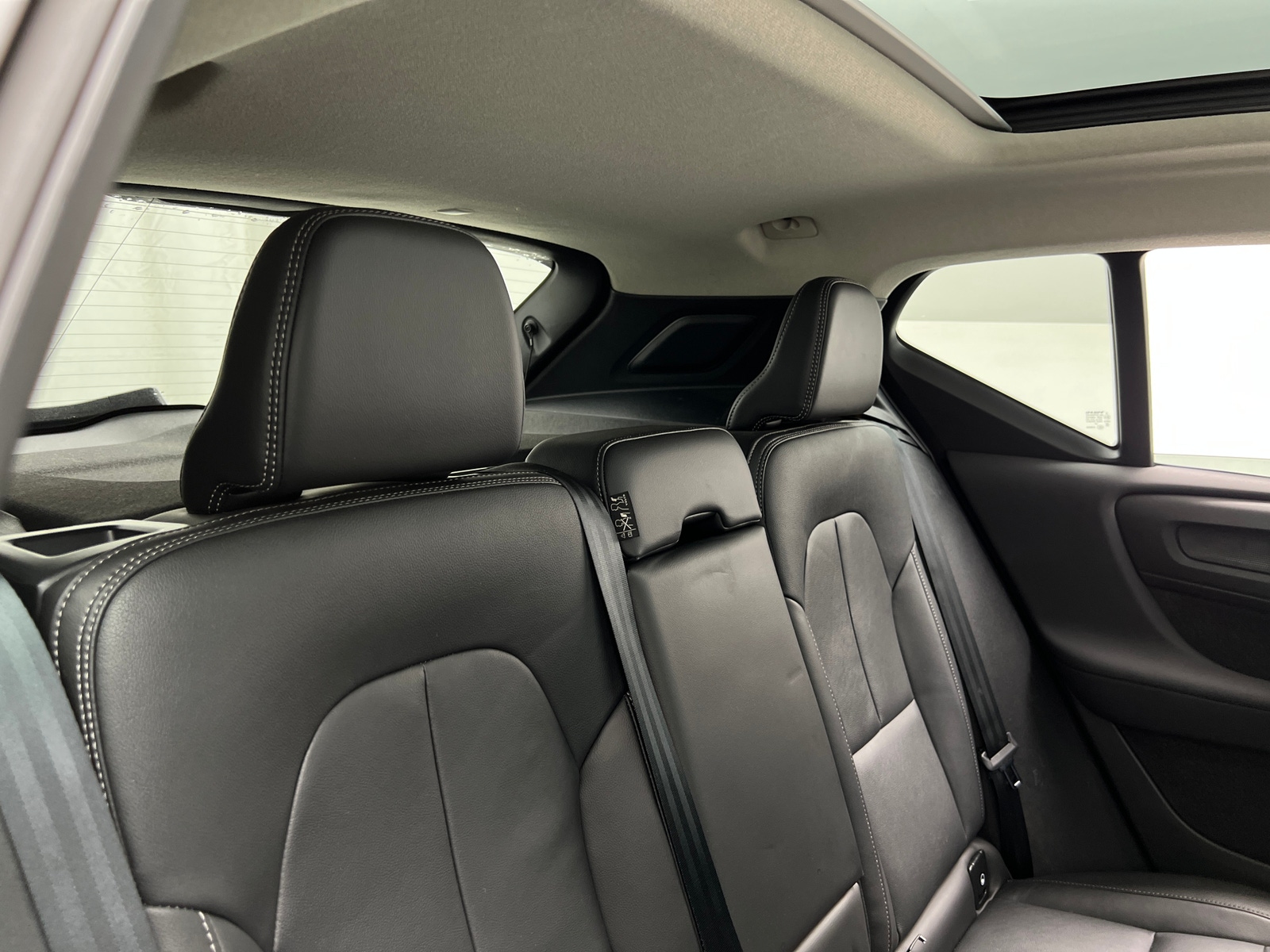 Thumbnail: 2025 Volvo XC40 - 6