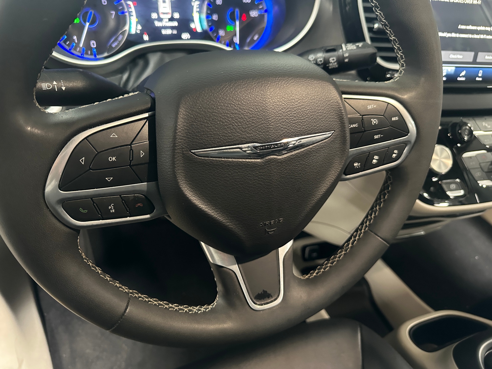 Thumbnail: 2024 Chrysler Pacifica - 4