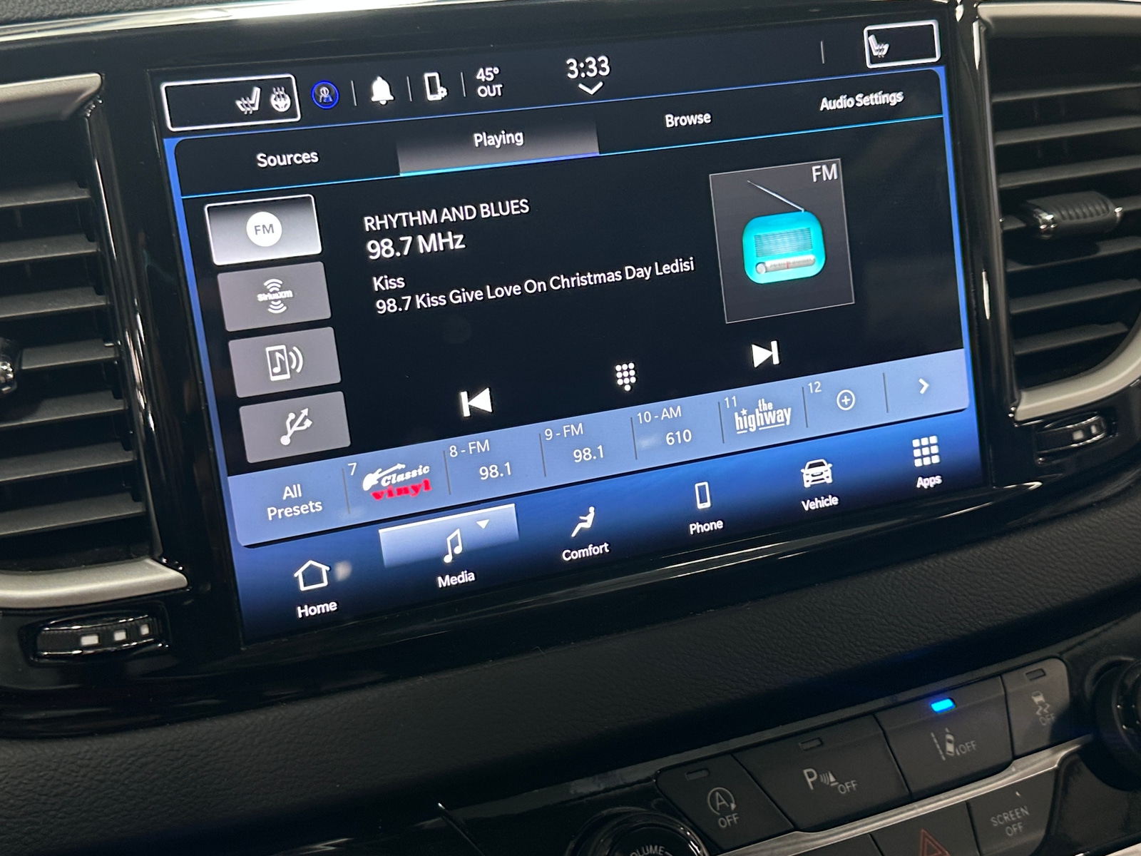 Thumbnail: 2024 Chrysler Pacifica - 3