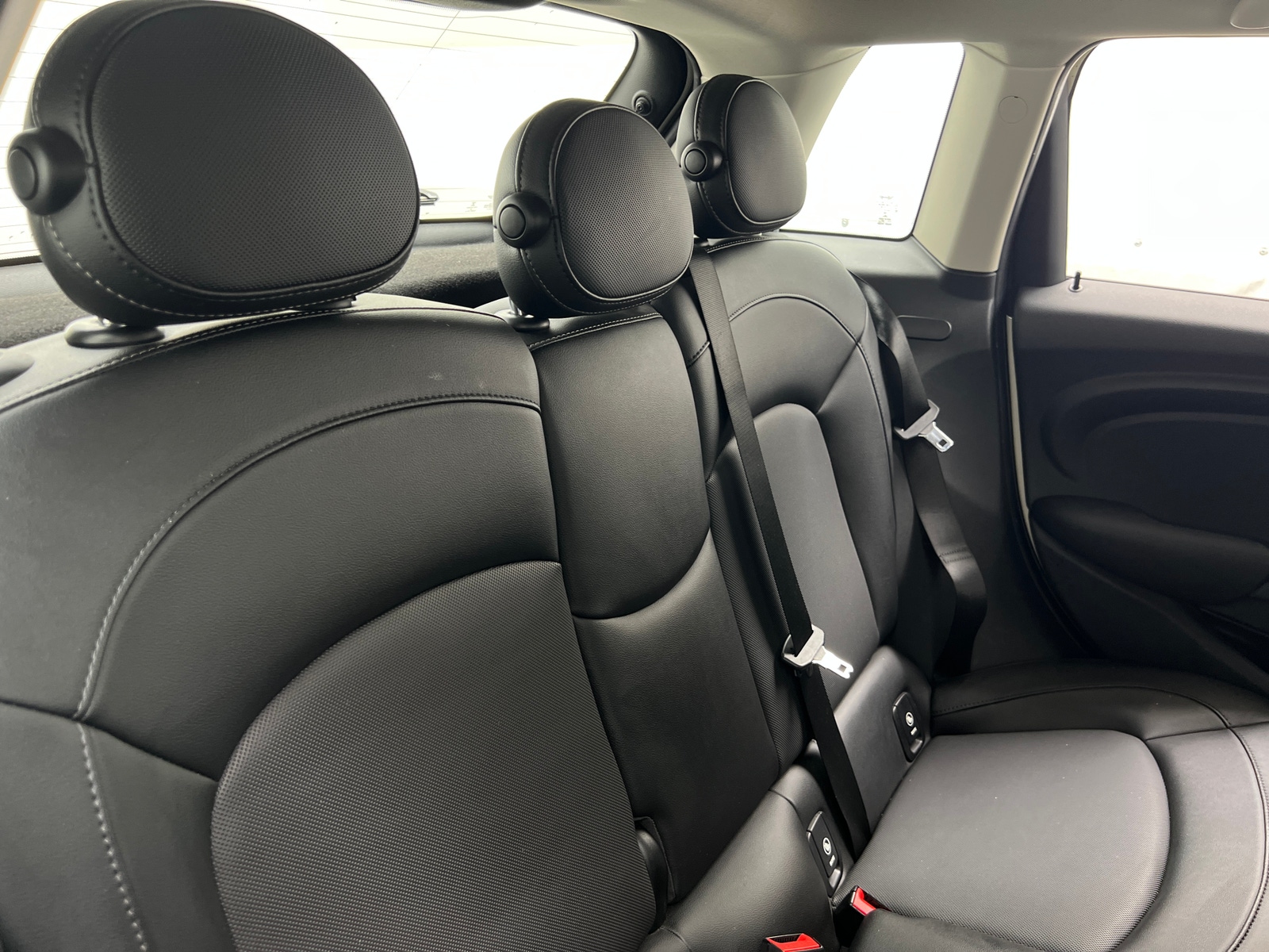 Thumbnail: 2016 MINI Cooper Hardtop - 5