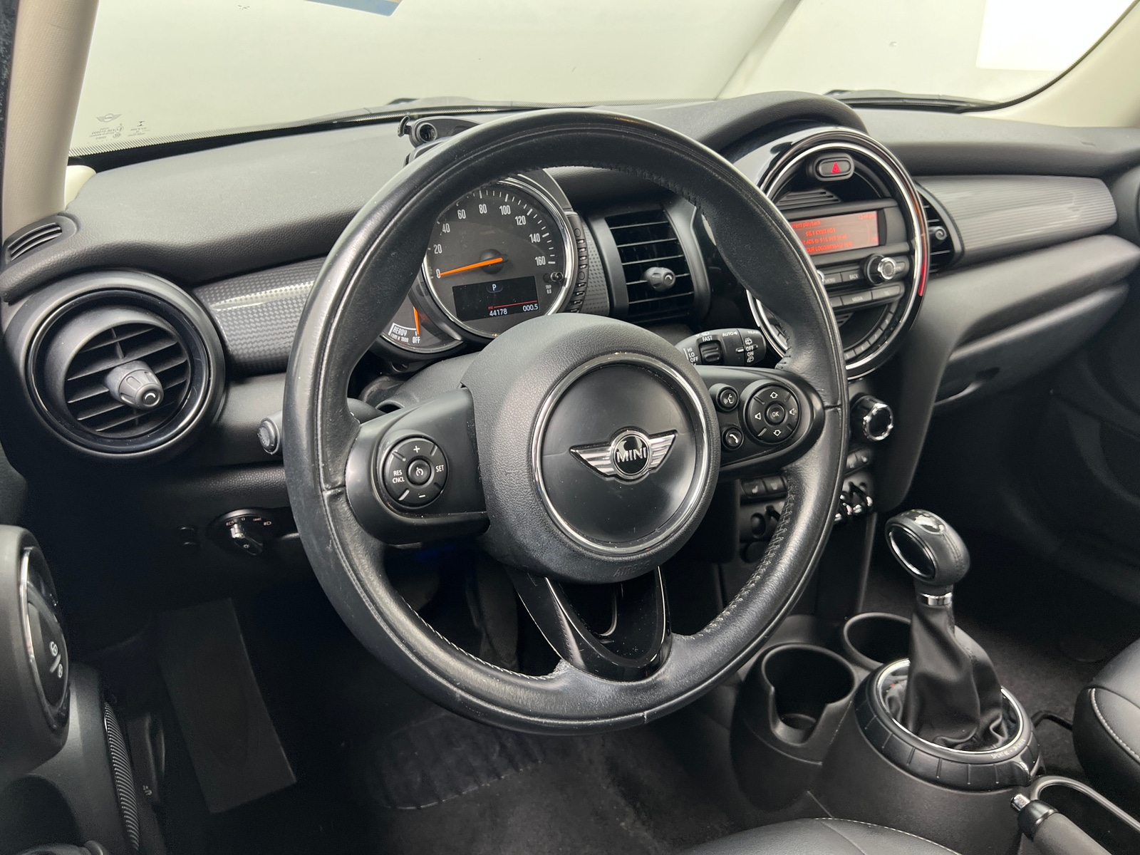 Thumbnail: 2016 MINI Cooper Hardtop - 4