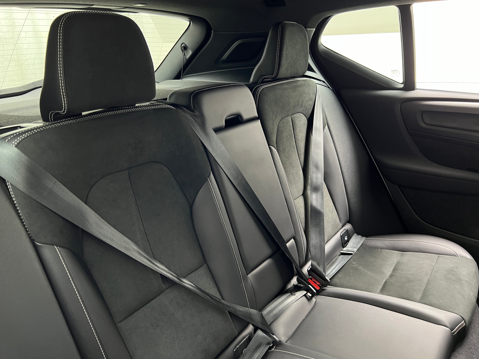 Thumbnail: 2022 Volvo XC40 - 5