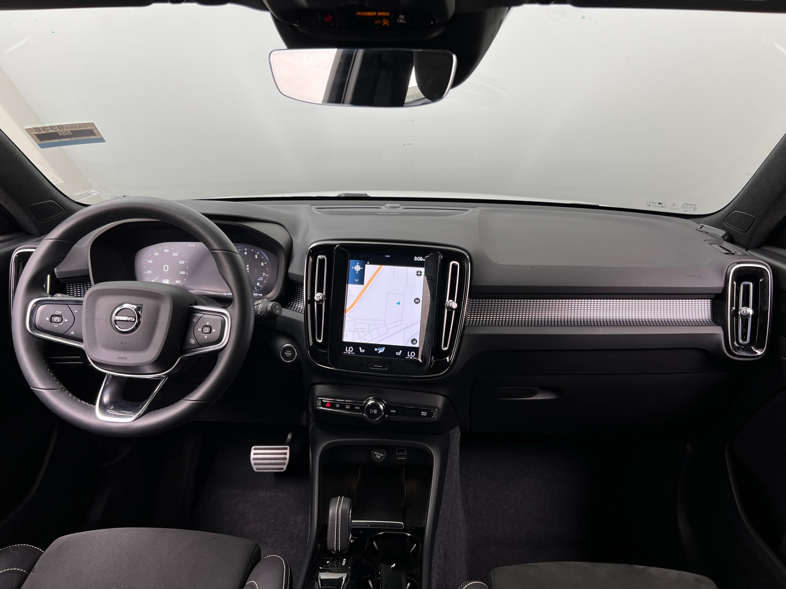 Thumbnail: 2022 Volvo XC40 - 2