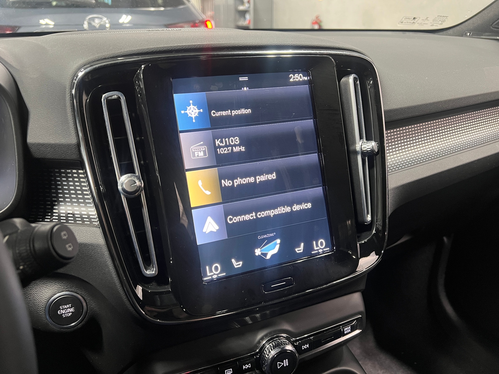 Thumbnail: 2022 Volvo XC40 - 3