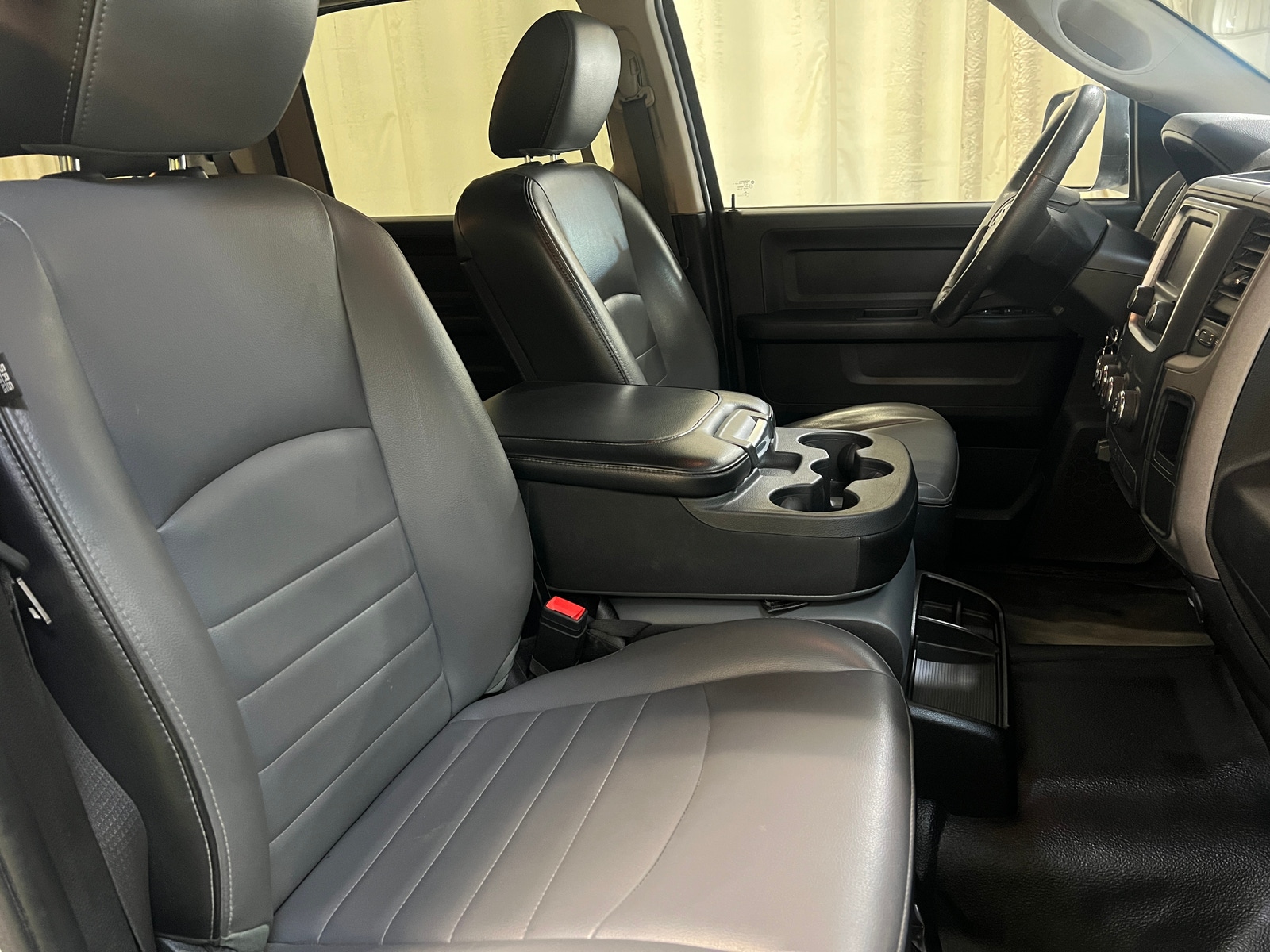 Thumbnail: 2022 RAM 1500 Classic - 2