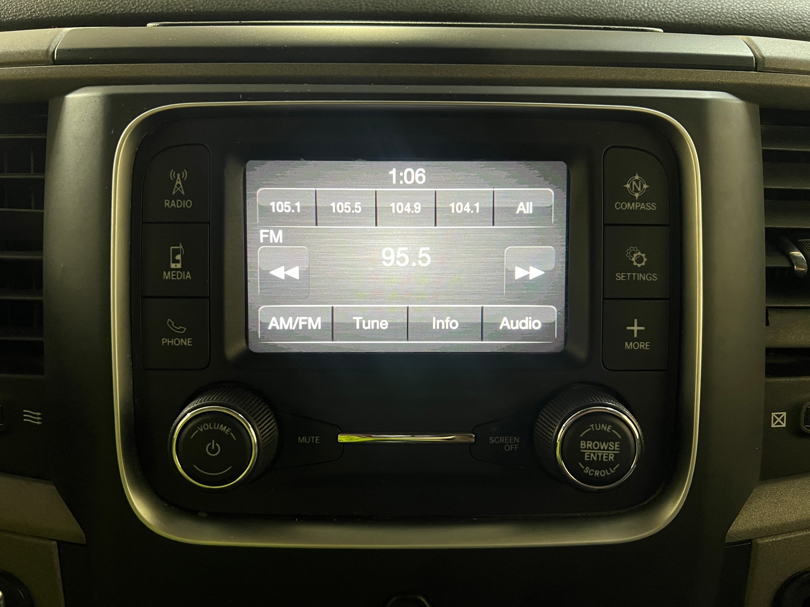 Thumbnail: 2022 RAM 1500 Classic - 4