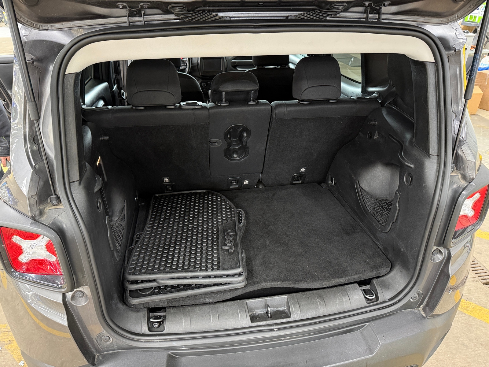 Thumbnail: 2019 Jeep Renegade - 7