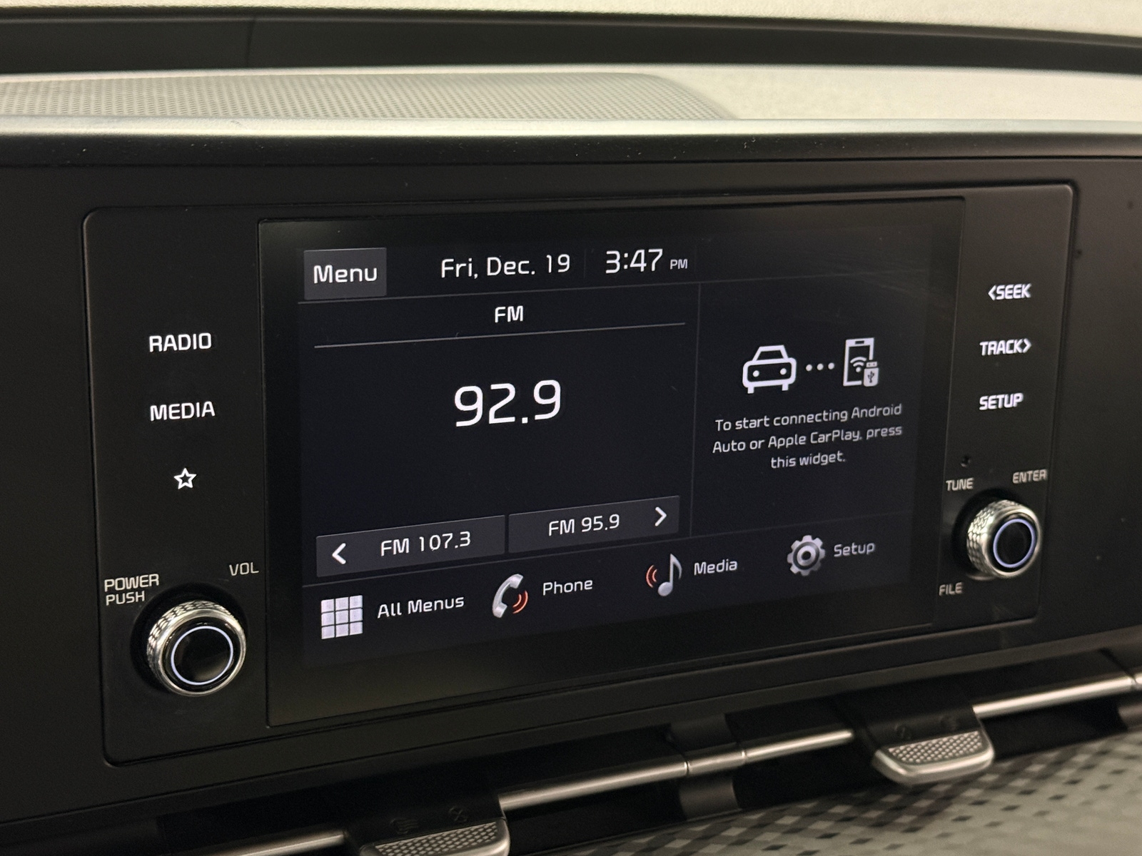 Thumbnail: 2024 Kia Carnival - 3