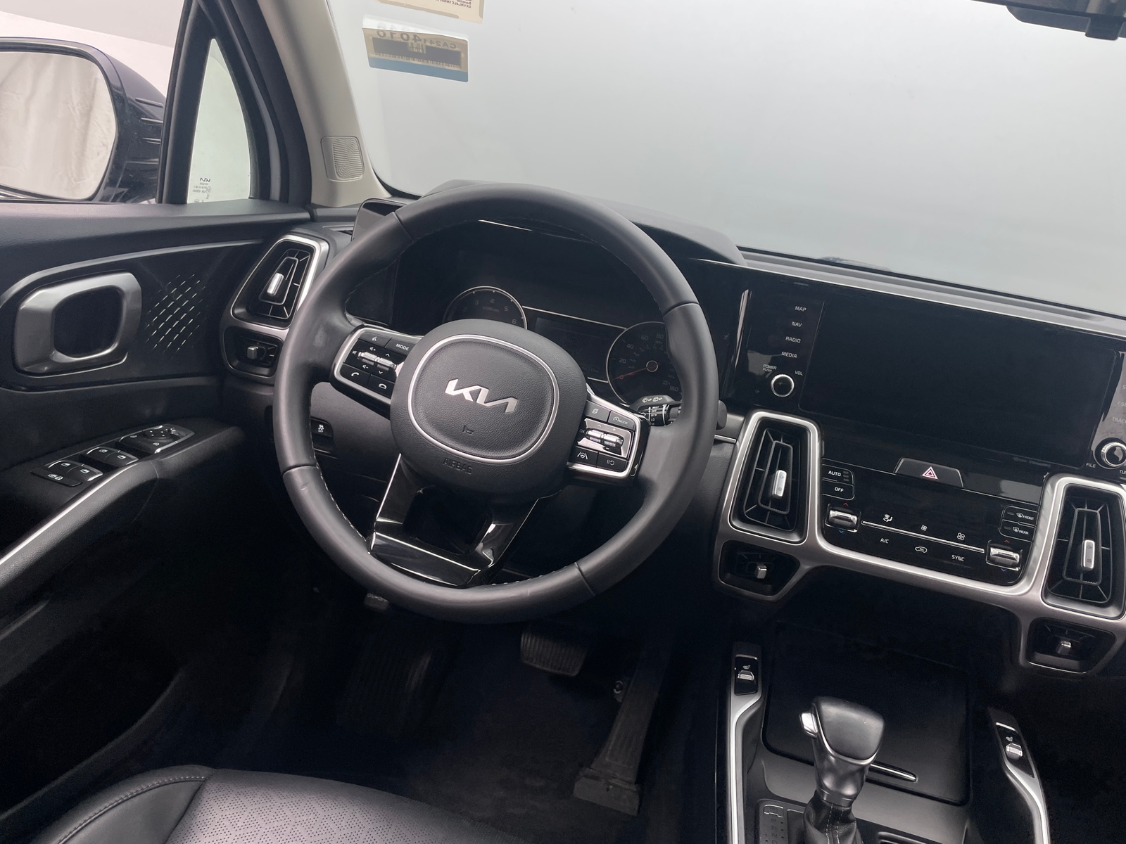 Thumbnail: 2022 Kia Sorento - 4