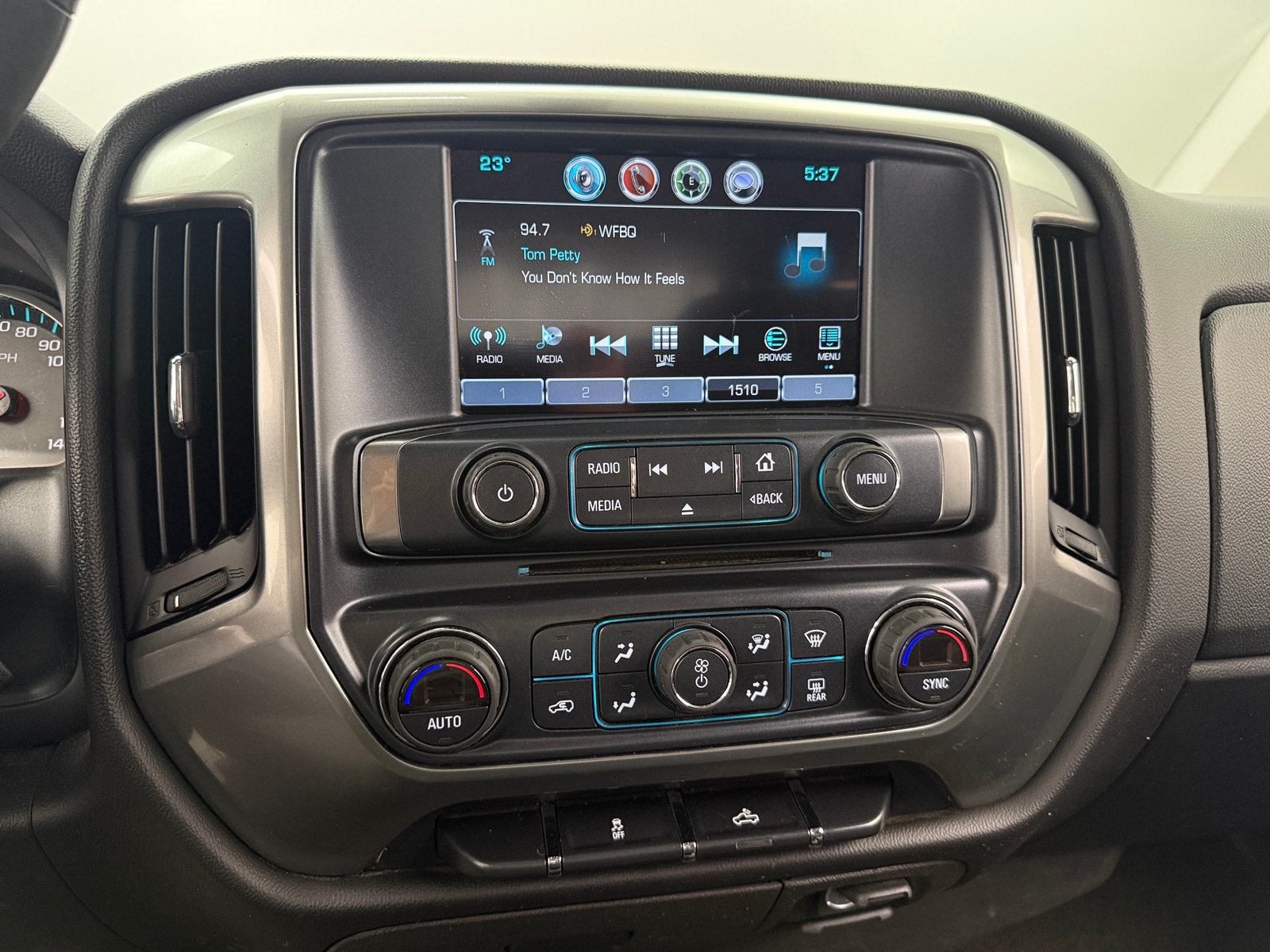 Thumbnail: 2017 Chevrolet Silverado 1500 - 4