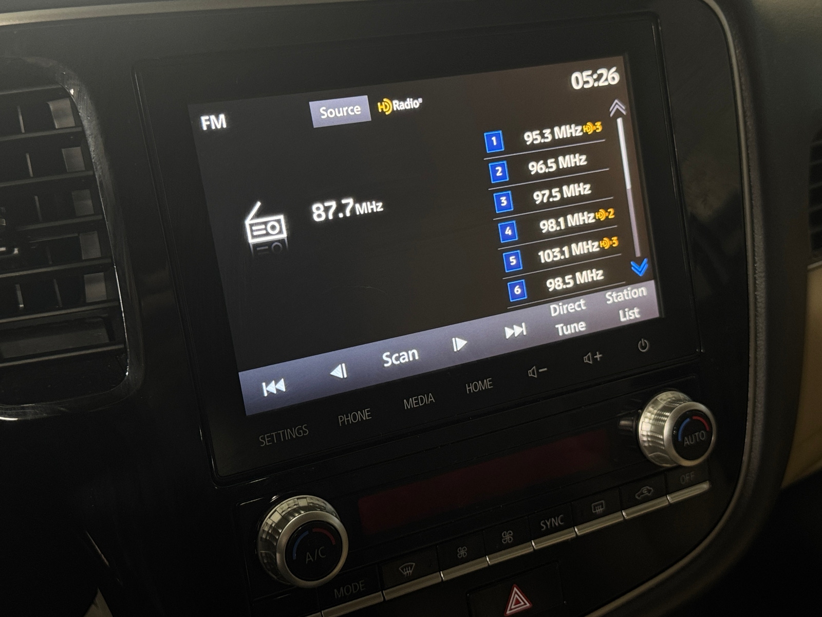 Thumbnail: 2020 Mitsubishi Outlander - 3