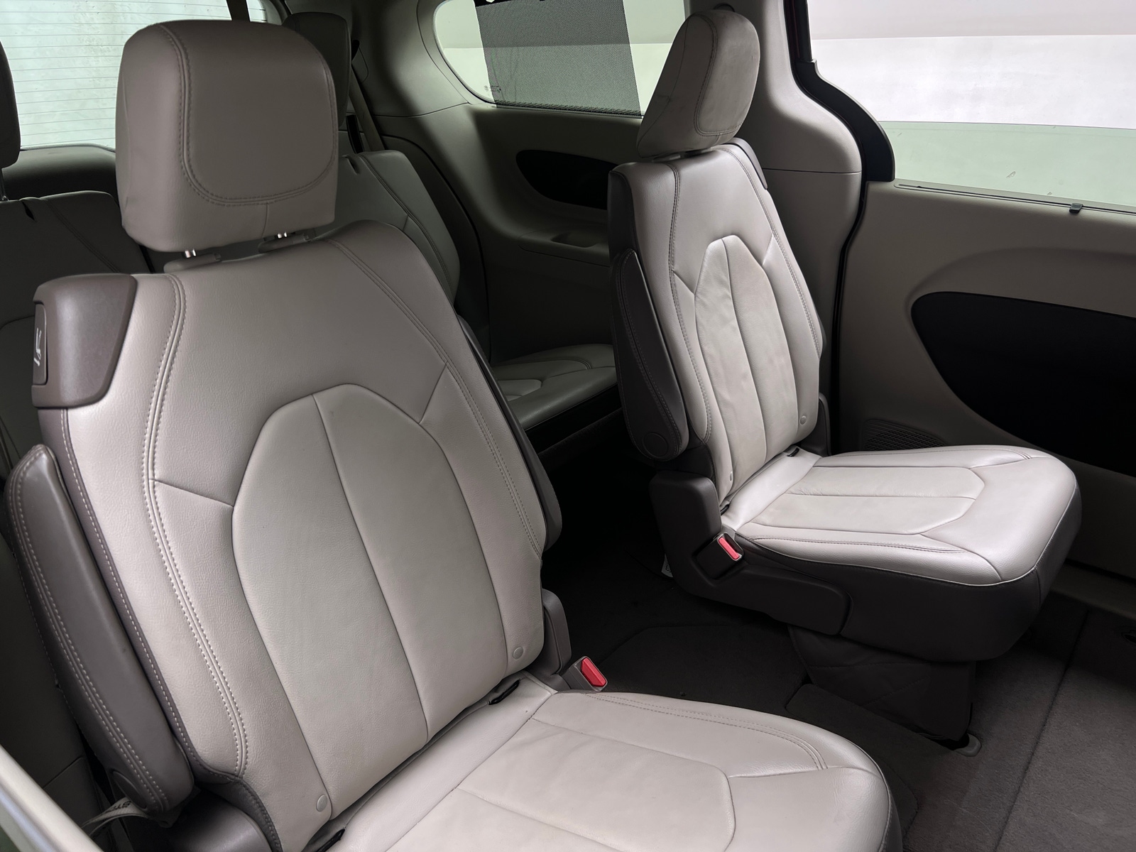 Thumbnail: 2017 Chrysler Pacifica - 5