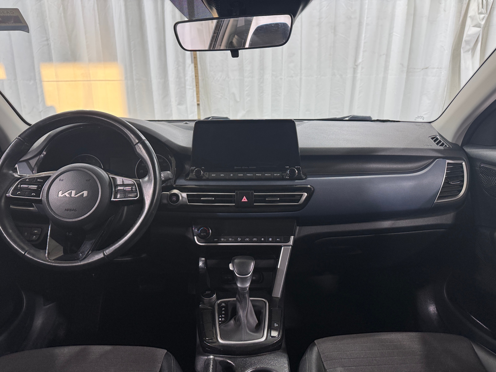 Thumbnail: 2023 Kia Seltos - 3