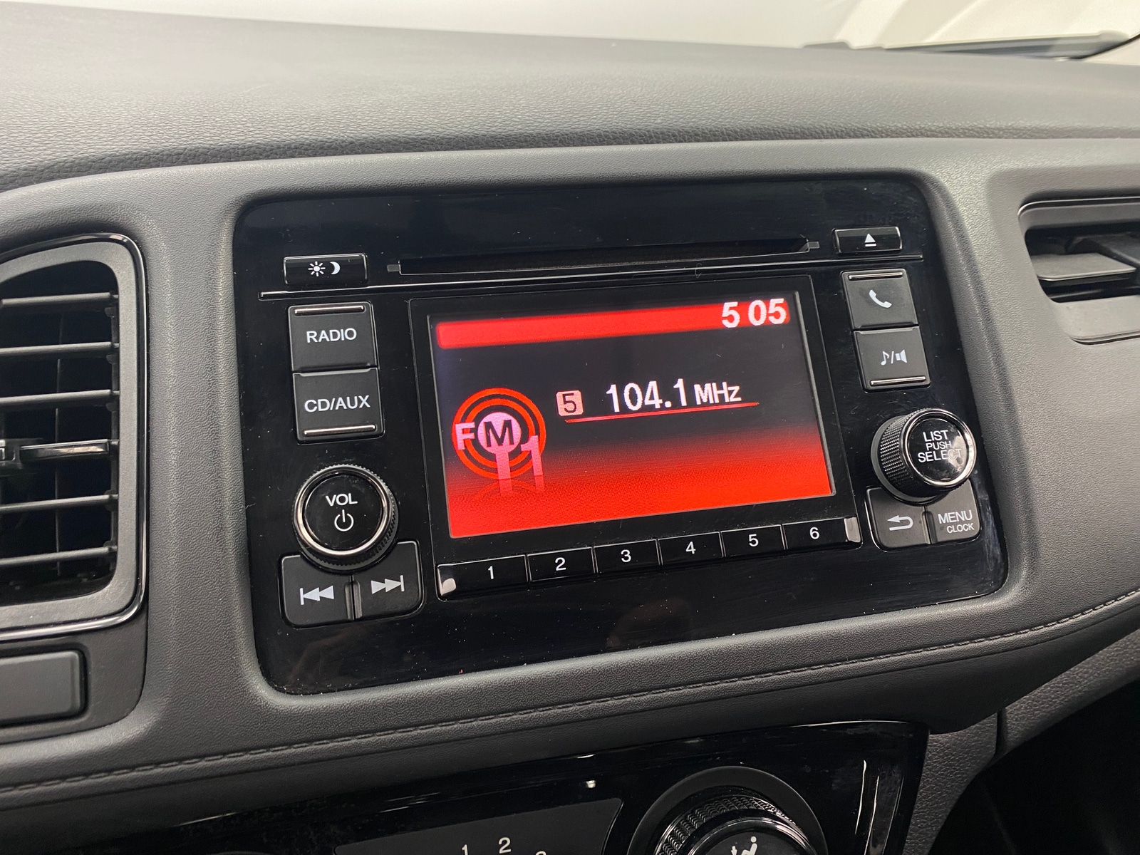 Thumbnail: 2016 Honda HR-V - 4