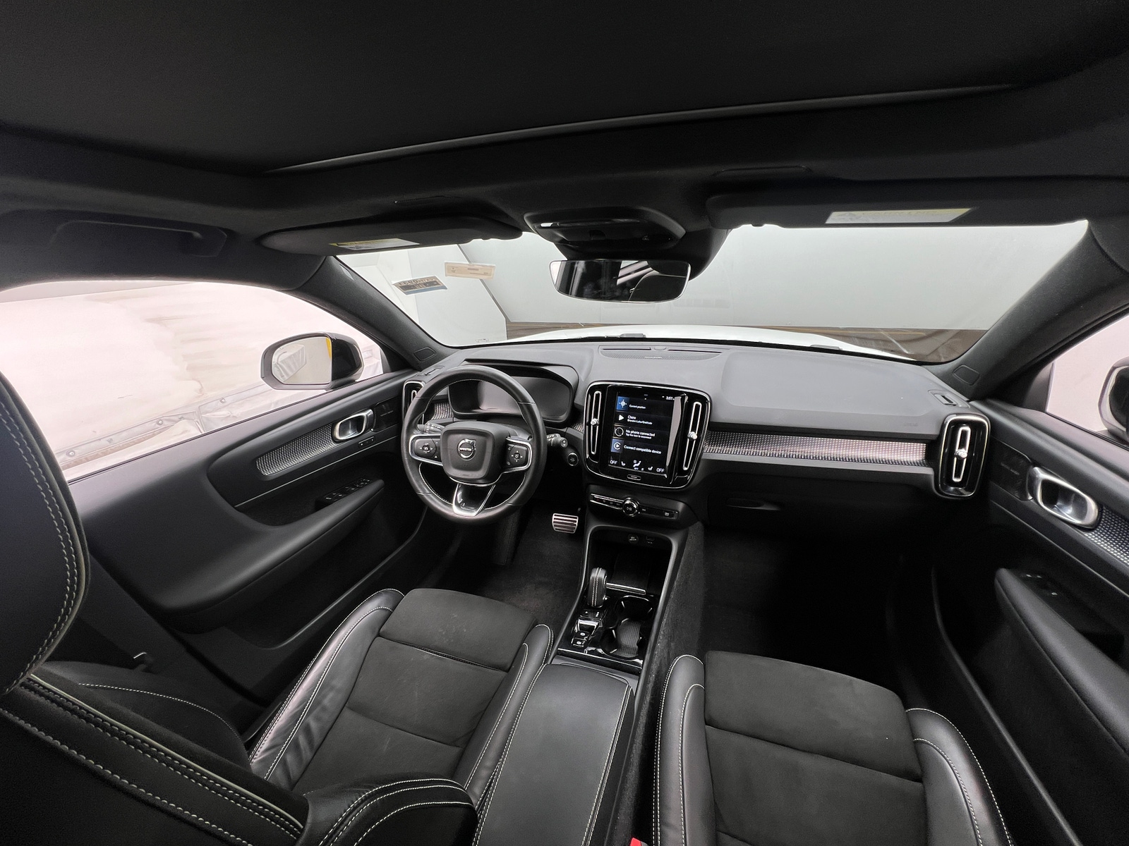 Thumbnail: 2021 Volvo XC40 - 2