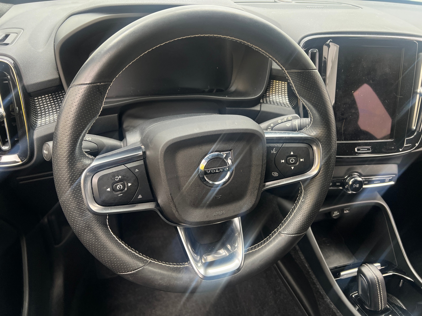 Thumbnail: 2021 Volvo XC40 - 4