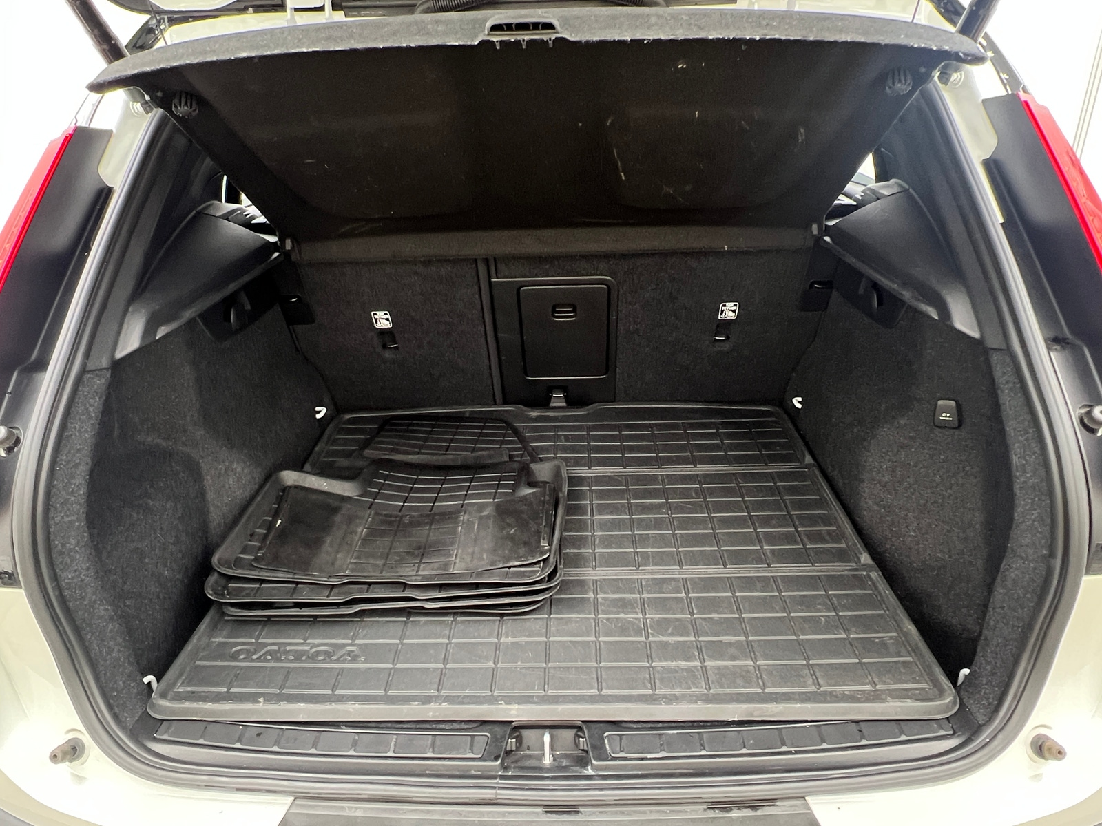 Thumbnail: 2021 Volvo XC40 - 6