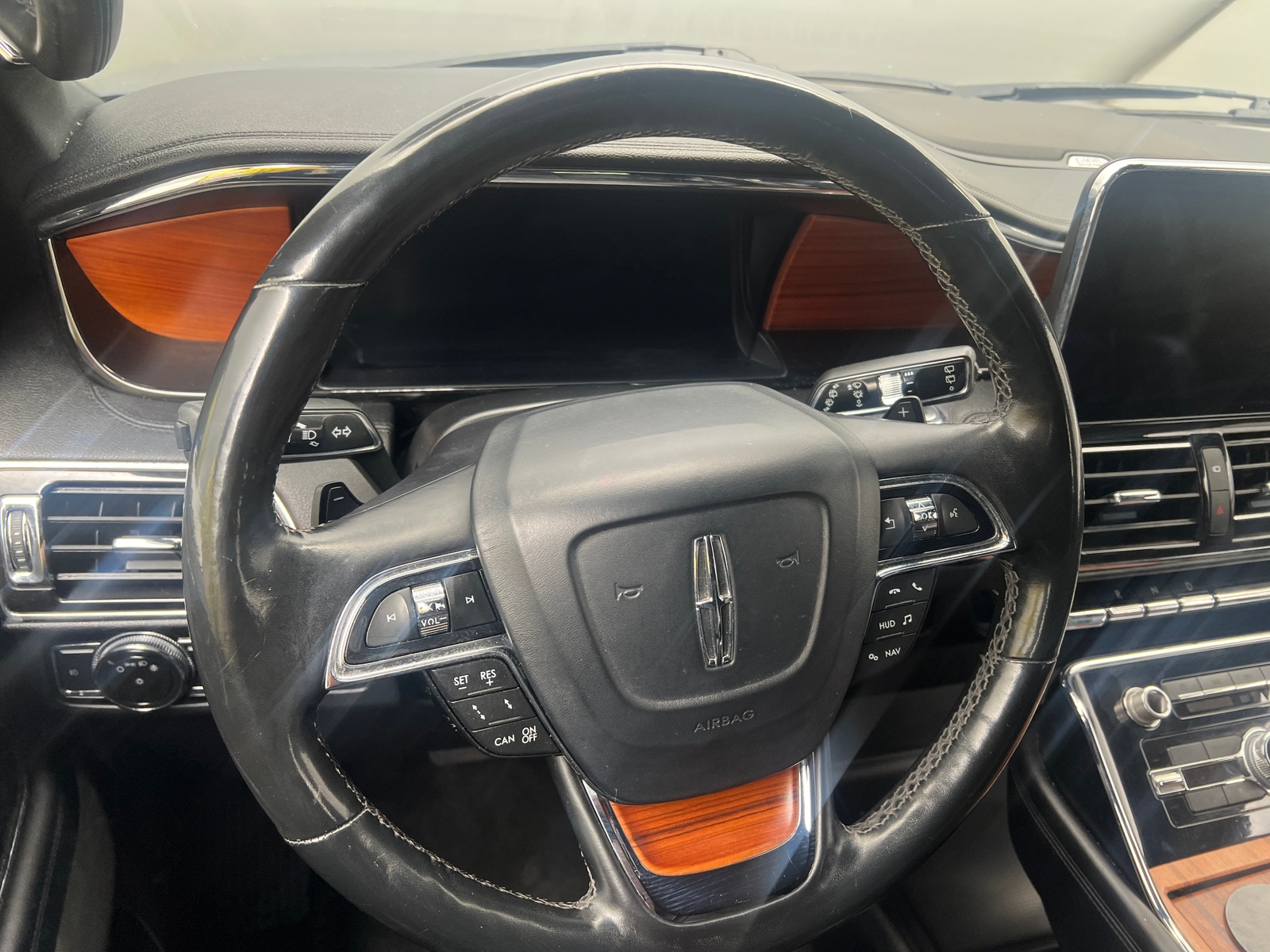 Thumbnail: 2018 Lincoln Navigator L - 4